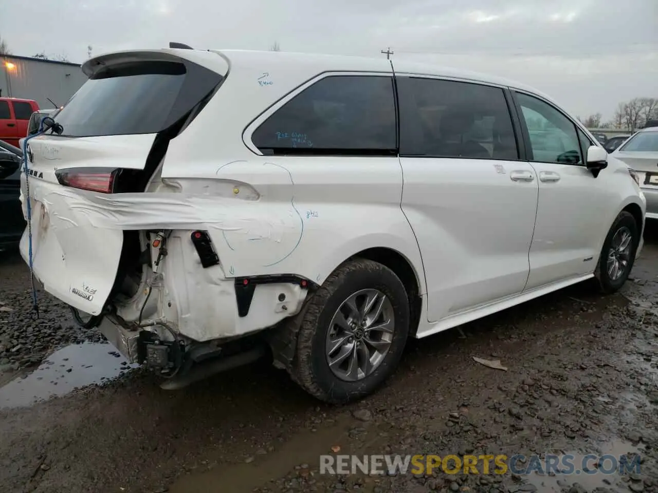 3 Photograph of a damaged car 5TDKRKEC7MS019919 TOYOTA SIENNA 2021