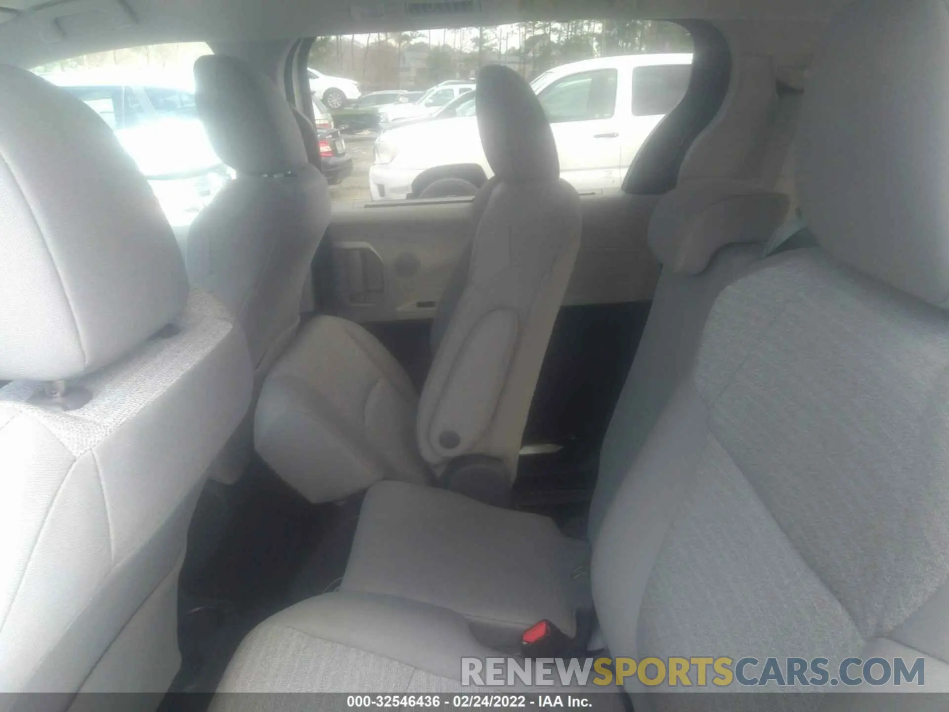 8 Photograph of a damaged car 5TDKRKEC8MS042190 TOYOTA SIENNA 2021