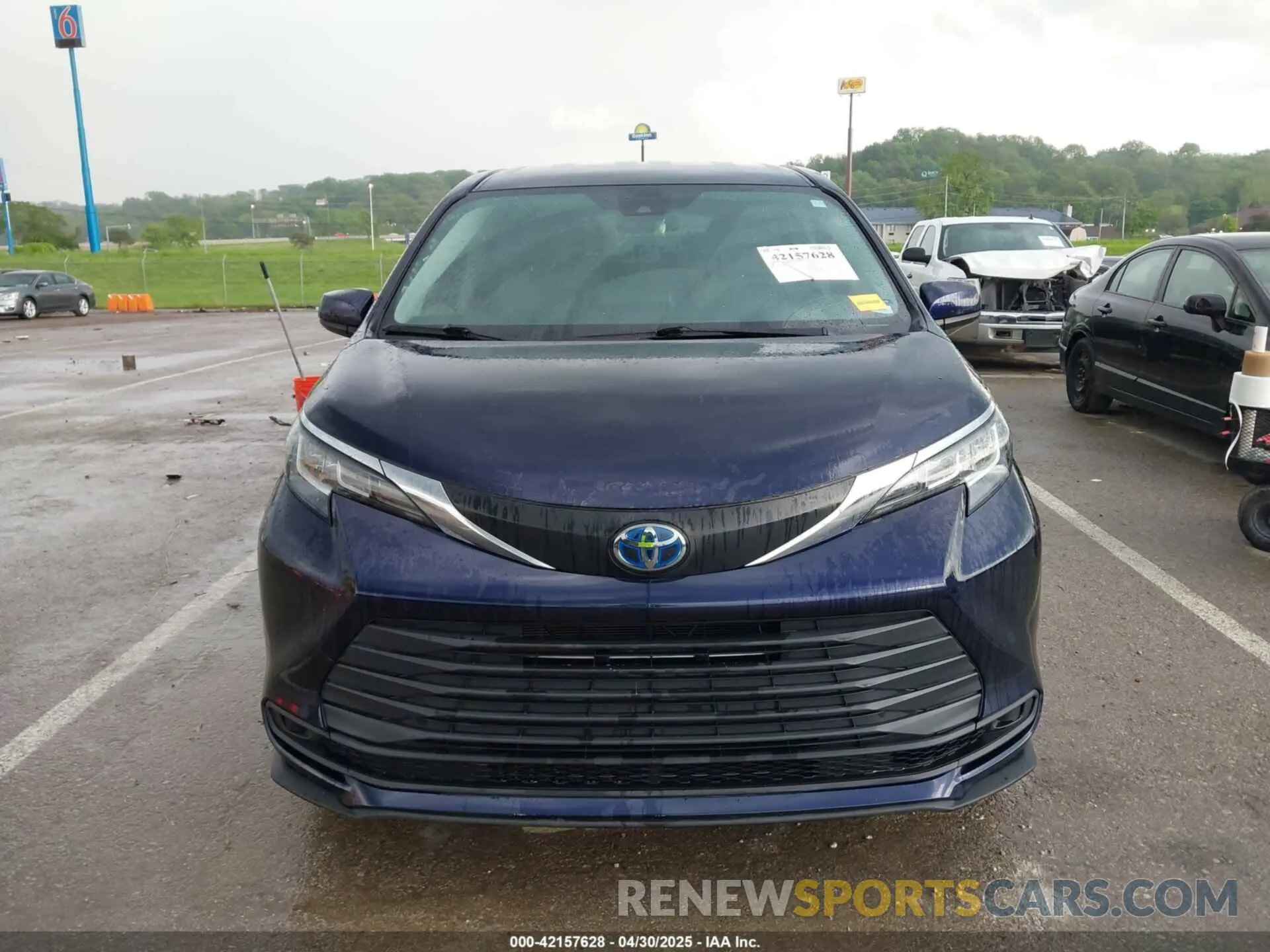 12 Photograph of a damaged car 5TDKRKEC8MS066277 TOYOTA SIENNA 2021