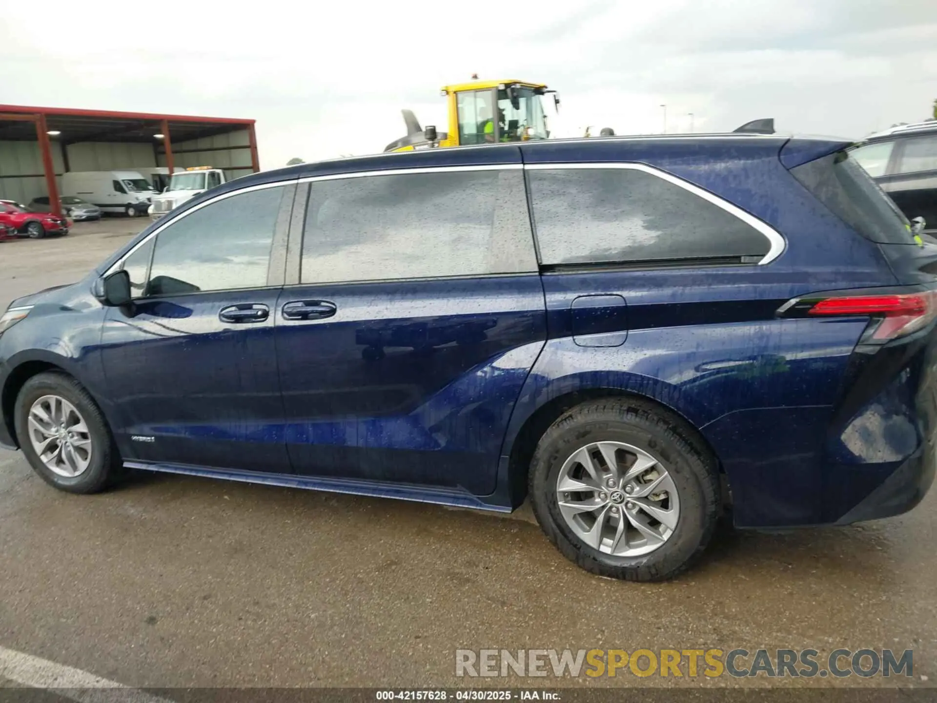 14 Photograph of a damaged car 5TDKRKEC8MS066277 TOYOTA SIENNA 2021
