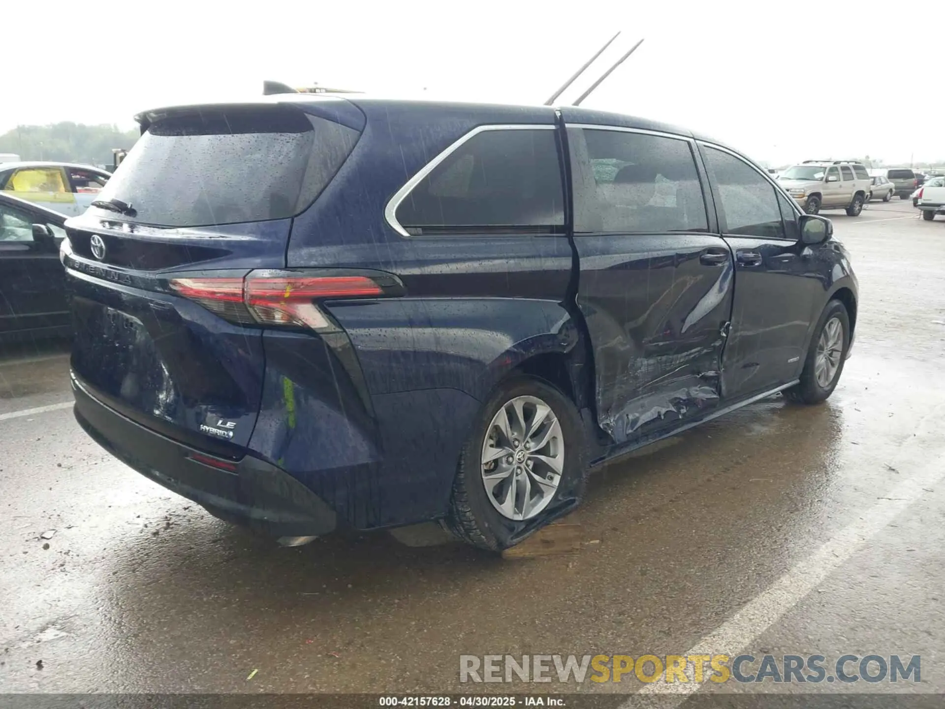 4 Photograph of a damaged car 5TDKRKEC8MS066277 TOYOTA SIENNA 2021