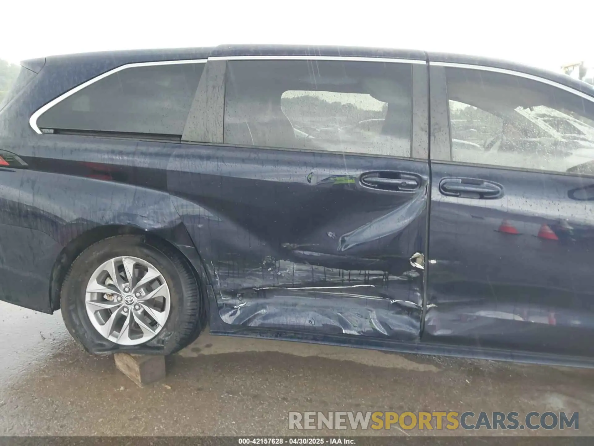 6 Photograph of a damaged car 5TDKRKEC8MS066277 TOYOTA SIENNA 2021