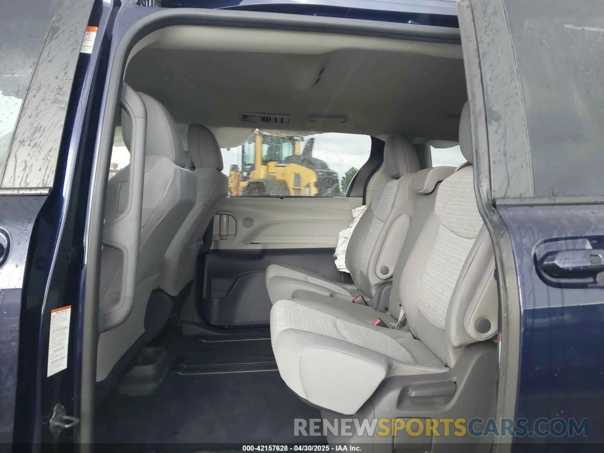 8 Photograph of a damaged car 5TDKRKEC8MS066277 TOYOTA SIENNA 2021