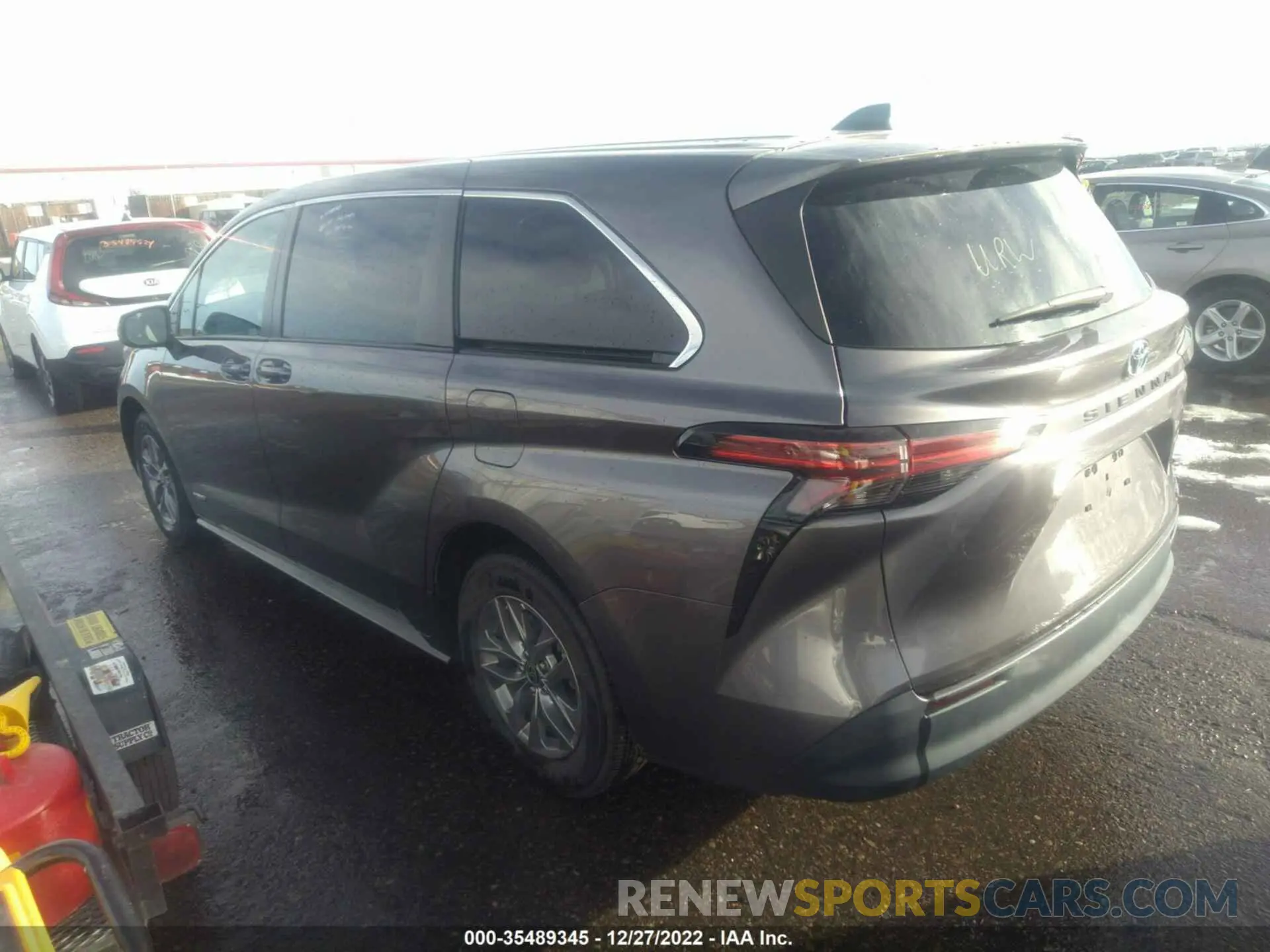 3 Photograph of a damaged car 5TDKRKEC9MS043879 TOYOTA SIENNA 2021