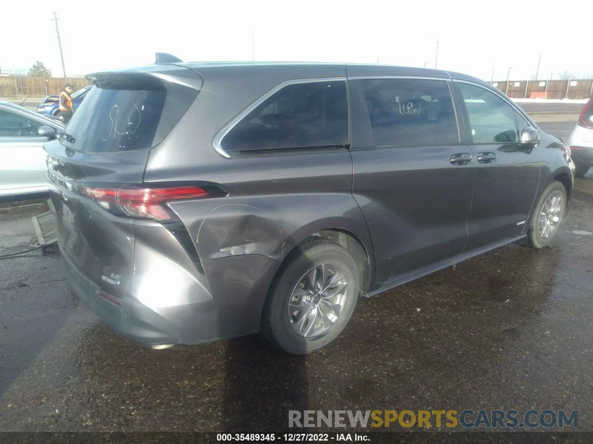 4 Photograph of a damaged car 5TDKRKEC9MS043879 TOYOTA SIENNA 2021