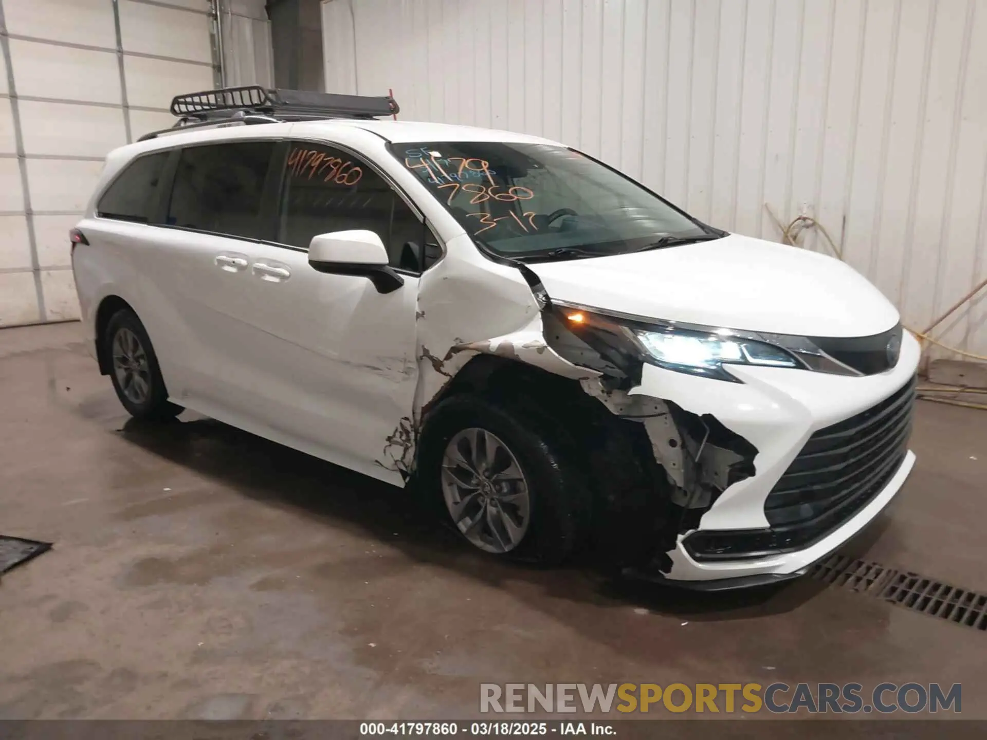 1 Photograph of a damaged car 5TDKRKEC9MS060777 TOYOTA SIENNA 2021