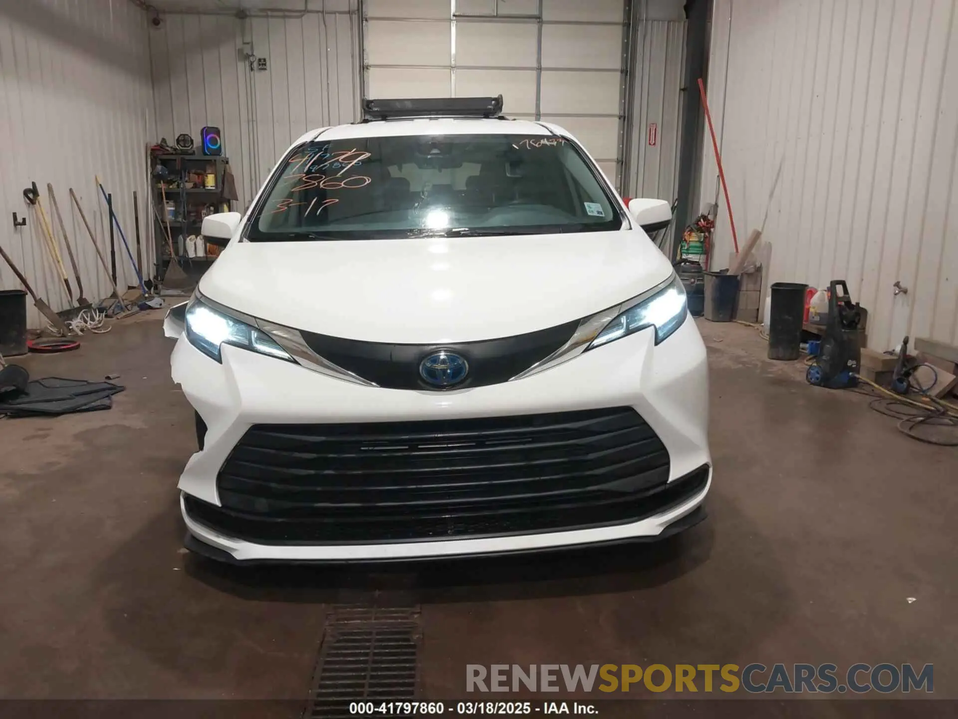 12 Photograph of a damaged car 5TDKRKEC9MS060777 TOYOTA SIENNA 2021