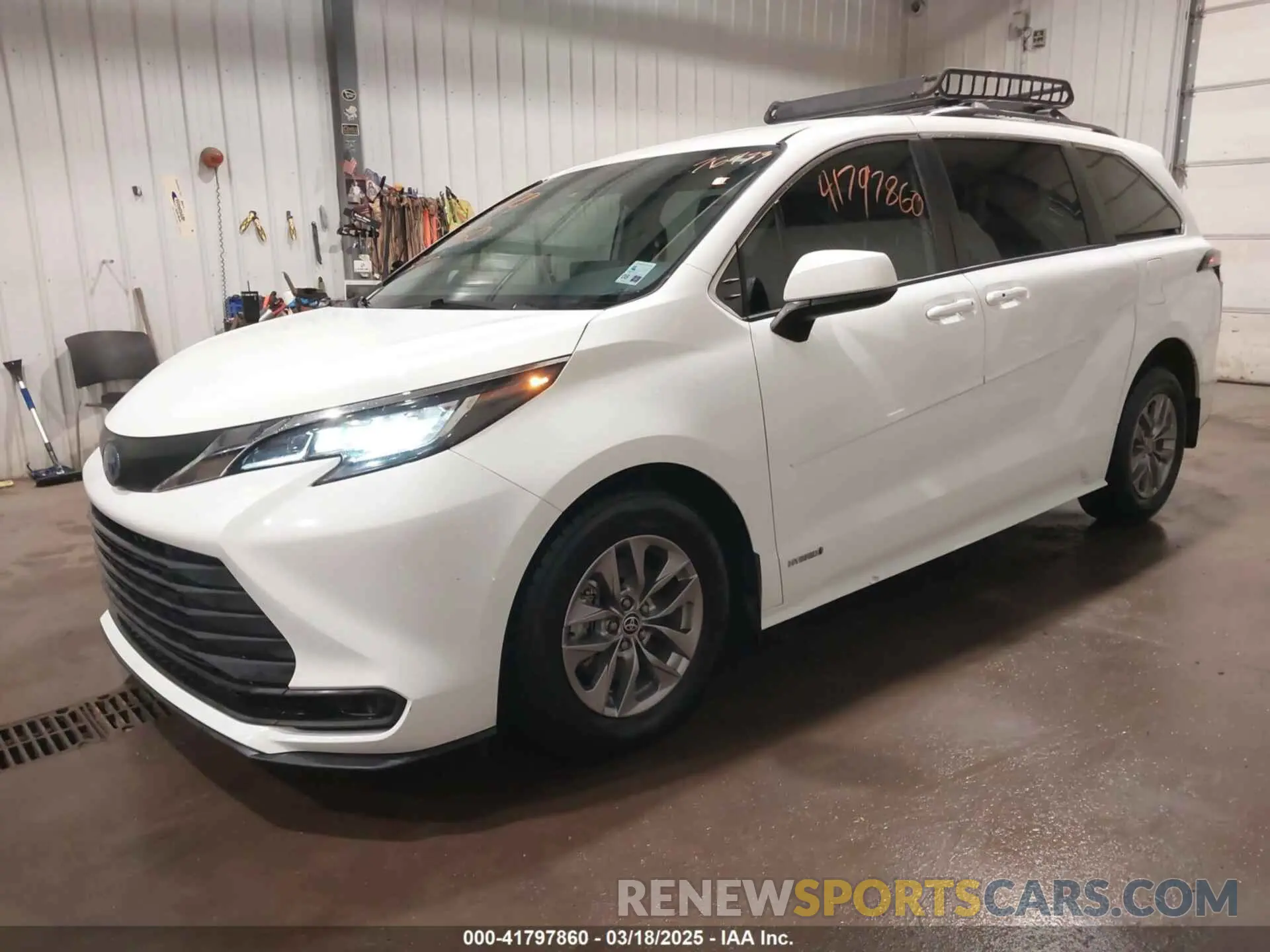 2 Photograph of a damaged car 5TDKRKEC9MS060777 TOYOTA SIENNA 2021