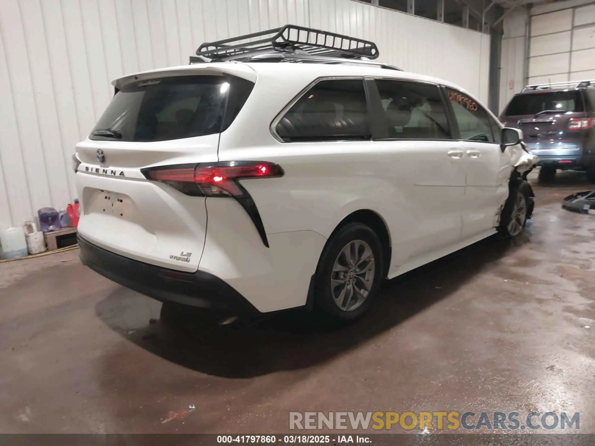 4 Photograph of a damaged car 5TDKRKEC9MS060777 TOYOTA SIENNA 2021