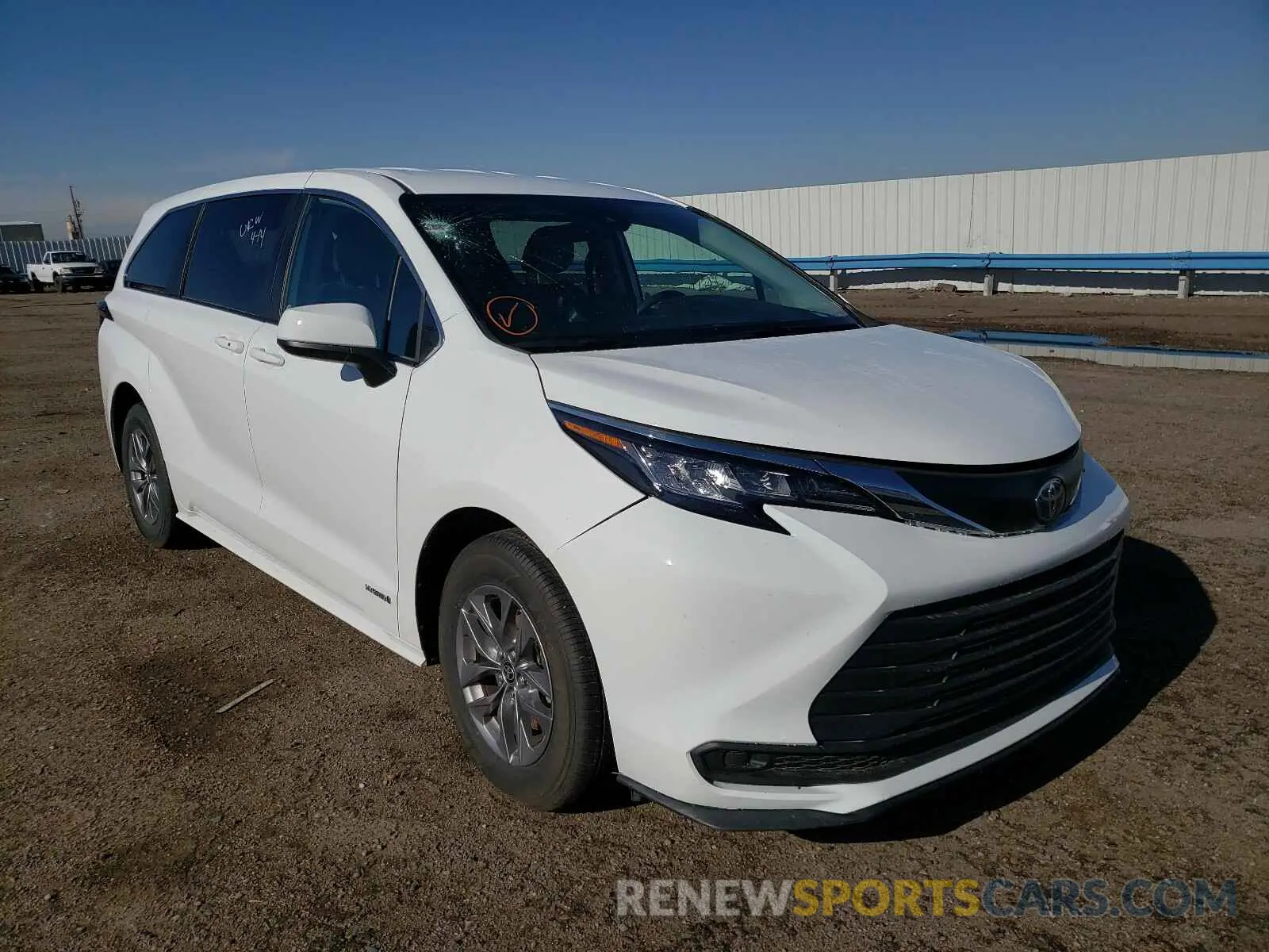 1 Фотография поврежденного автомобиля 5TDKRKECXMS015623 TOYOTA SIENNA 2021