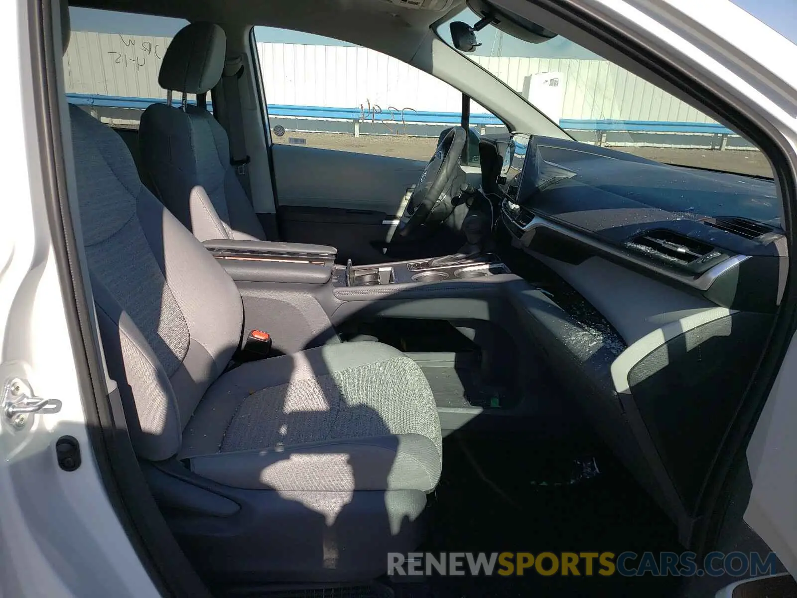 5 Фотография поврежденного автомобиля 5TDKRKECXMS015623 TOYOTA SIENNA 2021
