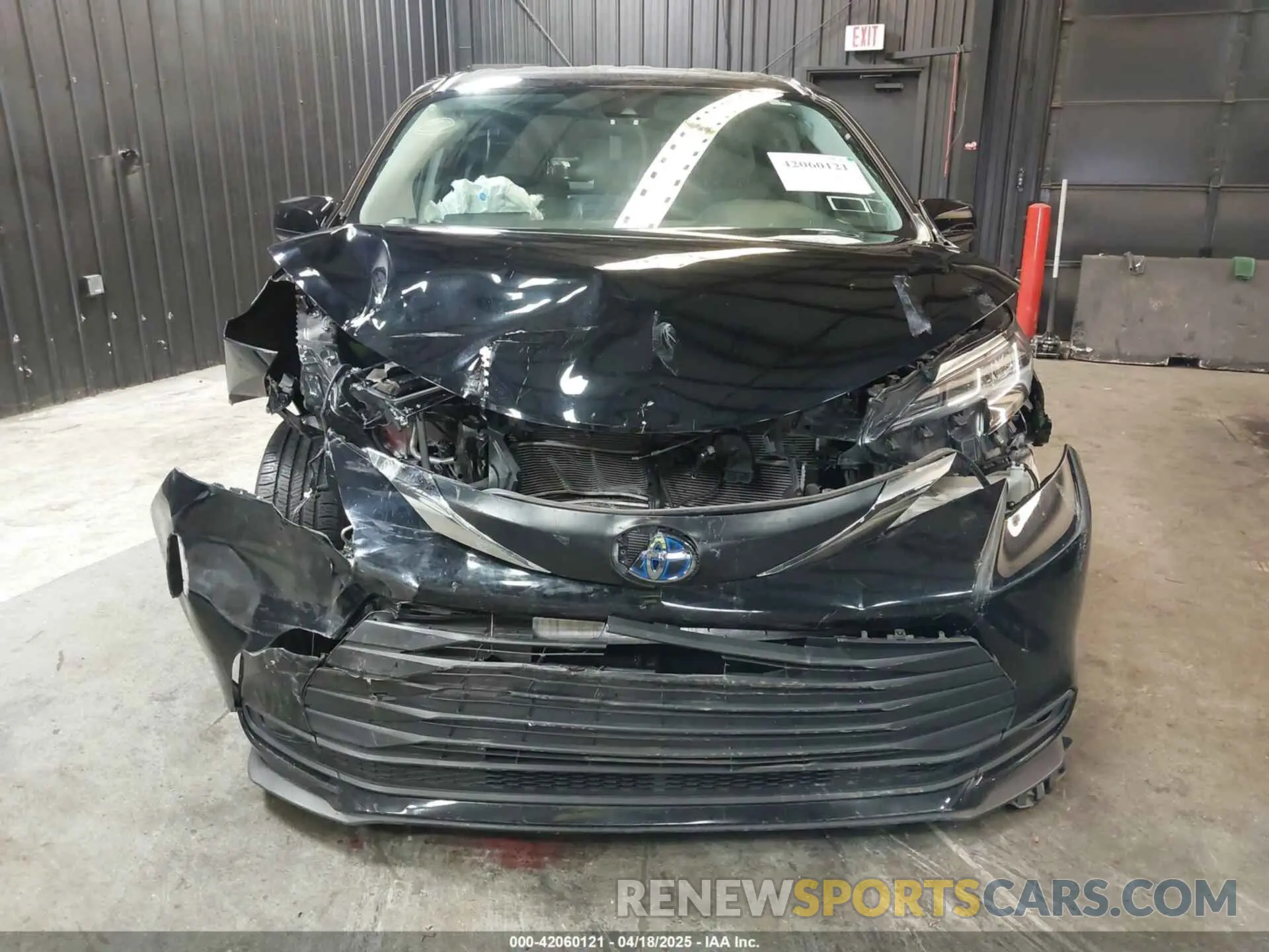 13 Photograph of a damaged car 5TDKRKECXMS027593 TOYOTA SIENNA 2021