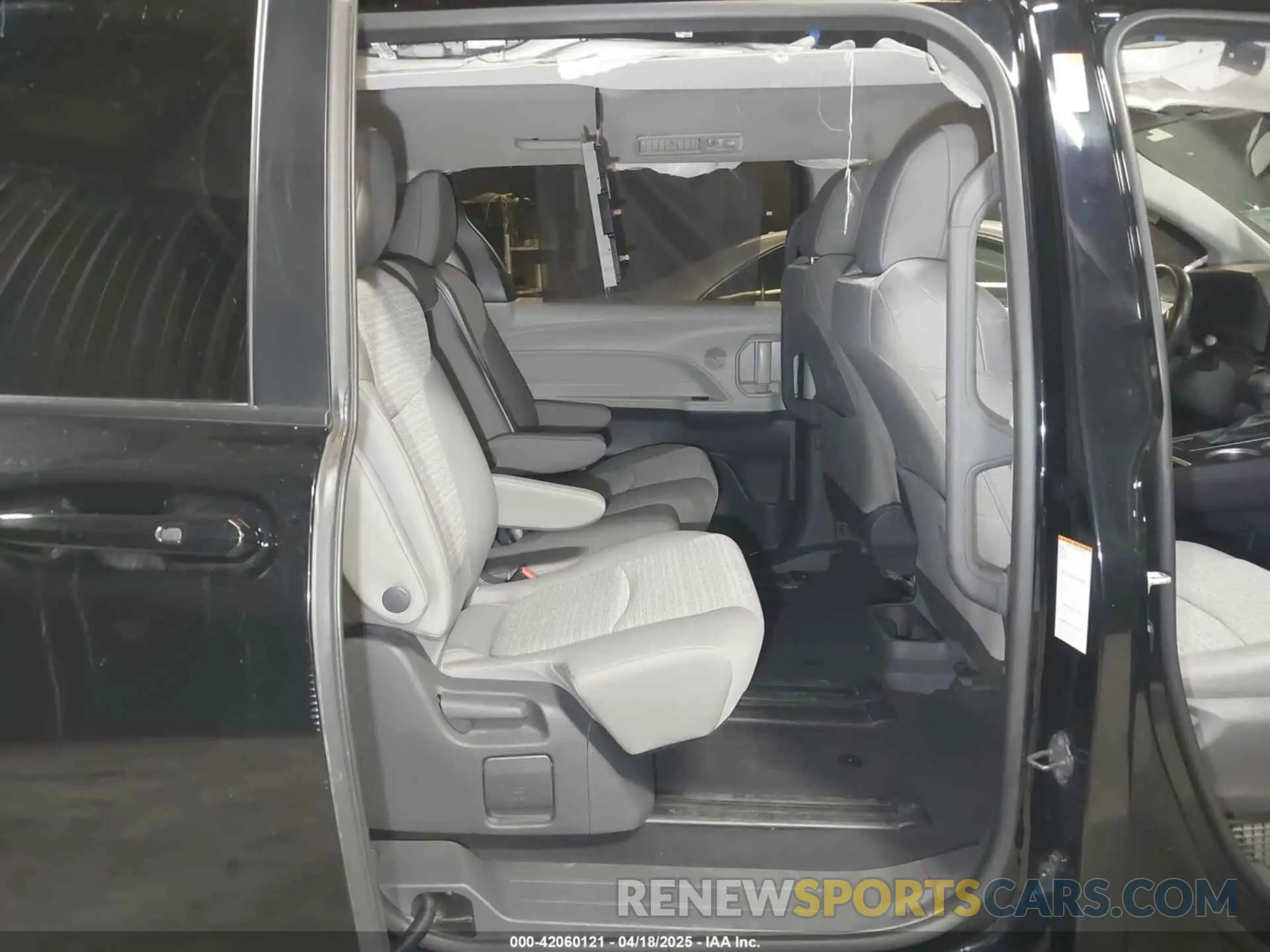 8 Photograph of a damaged car 5TDKRKECXMS027593 TOYOTA SIENNA 2021