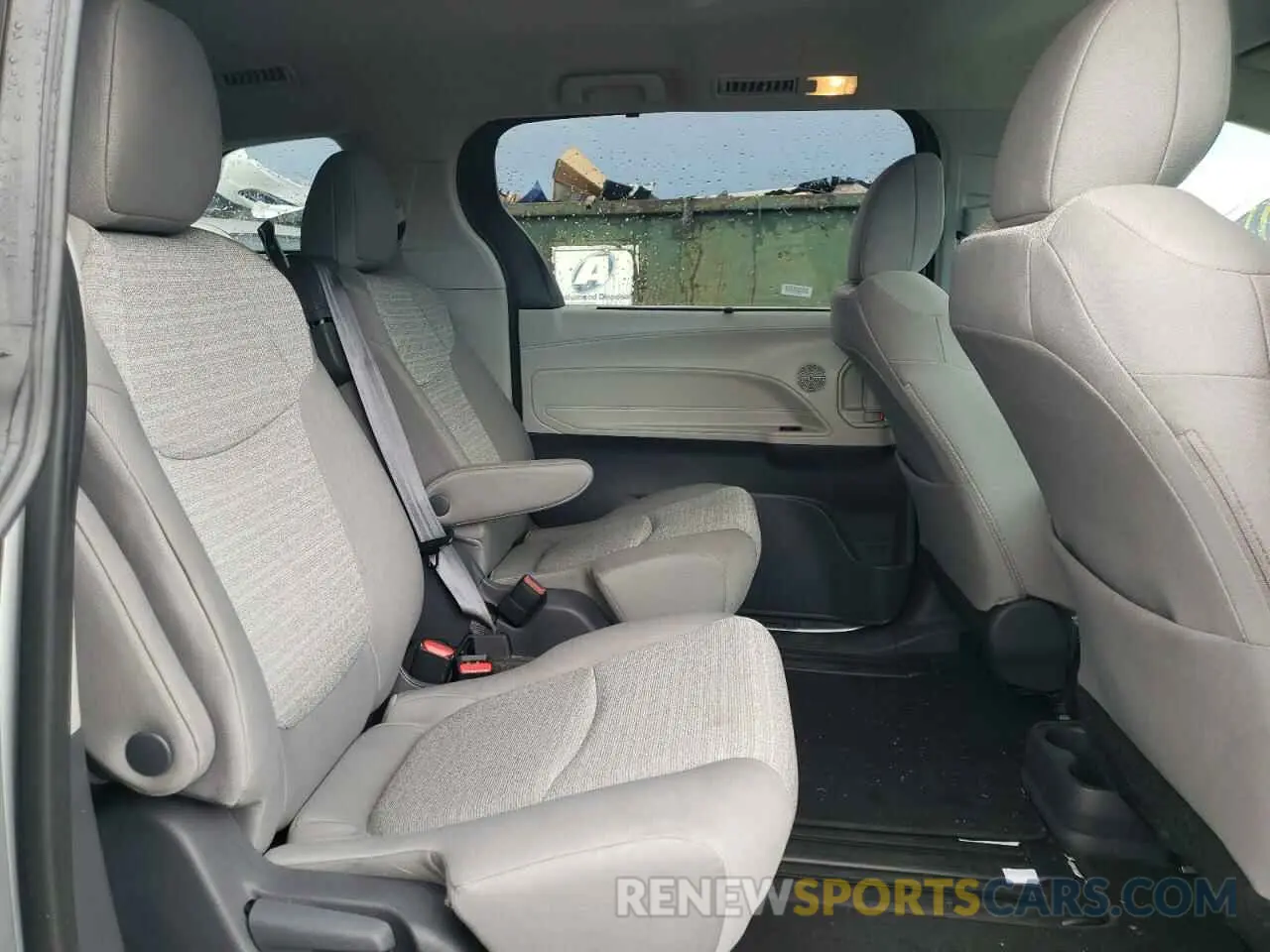 6 Photograph of a damaged car 5TDKRKECXMS029084 TOYOTA SIENNA 2021