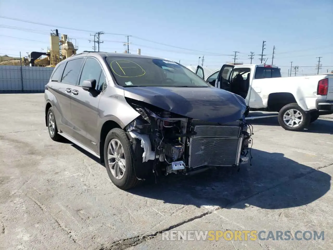 1 Photograph of a damaged car 5TDKSKFC2MS033231 TOYOTA SIENNA 2021