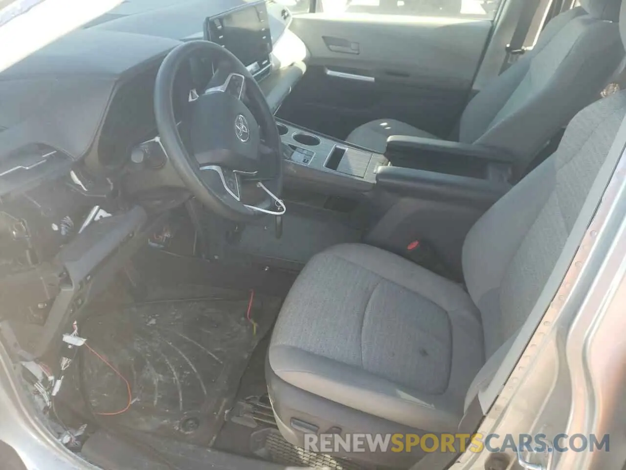 7 Photograph of a damaged car 5TDKSKFC2MS036825 TOYOTA SIENNA 2021