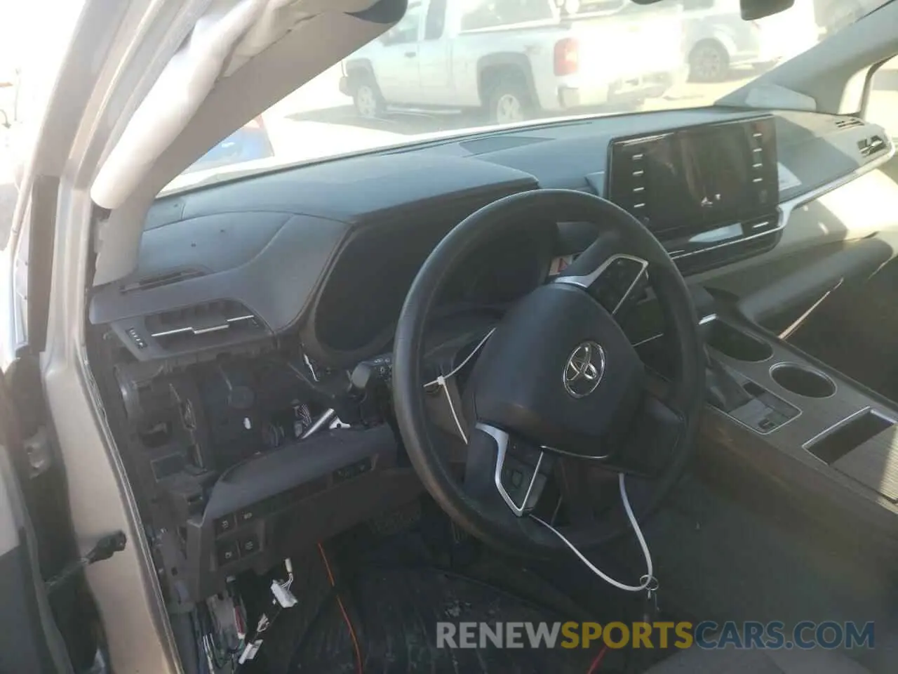 8 Photograph of a damaged car 5TDKSKFC2MS036825 TOYOTA SIENNA 2021