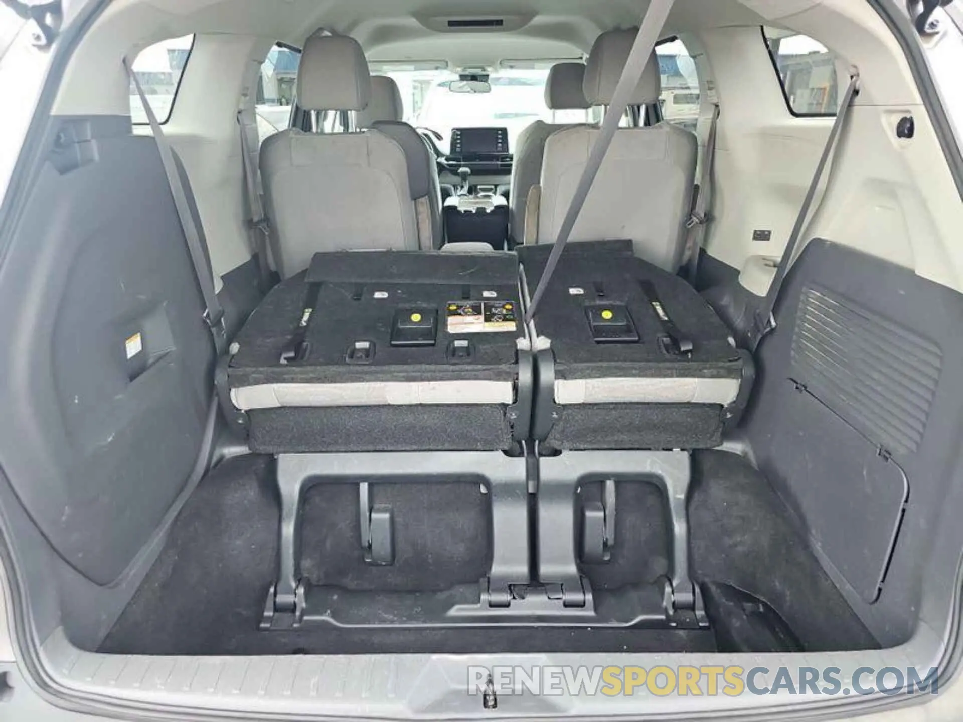5 Photograph of a damaged car 5TDKSKFC8MS022217 TOYOTA SIENNA 2021