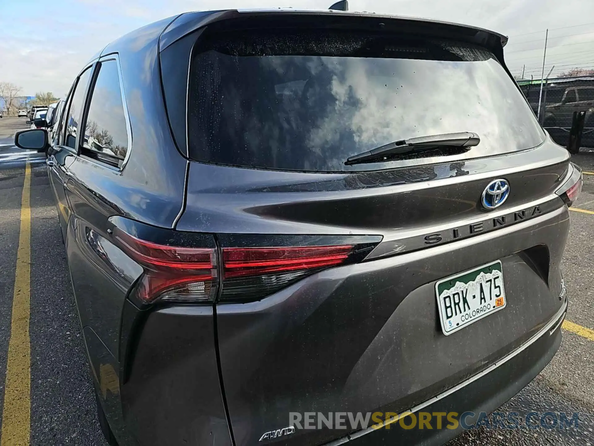 17 Photograph of a damaged car 5TDKSKFC9MS013526 TOYOTA SIENNA 2021