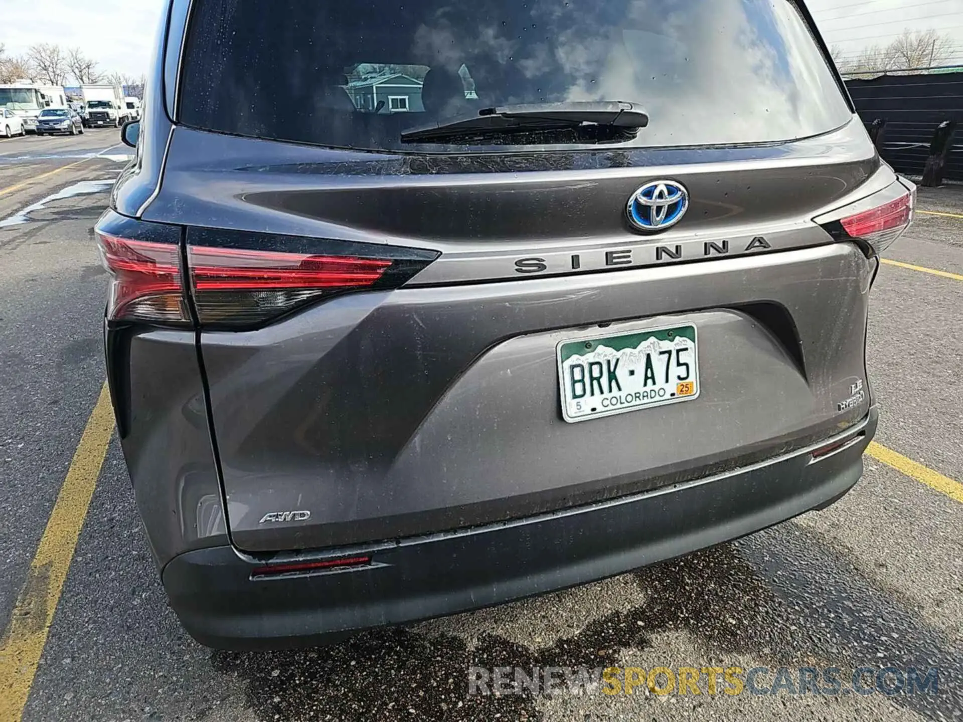 3 Photograph of a damaged car 5TDKSKFC9MS013526 TOYOTA SIENNA 2021
