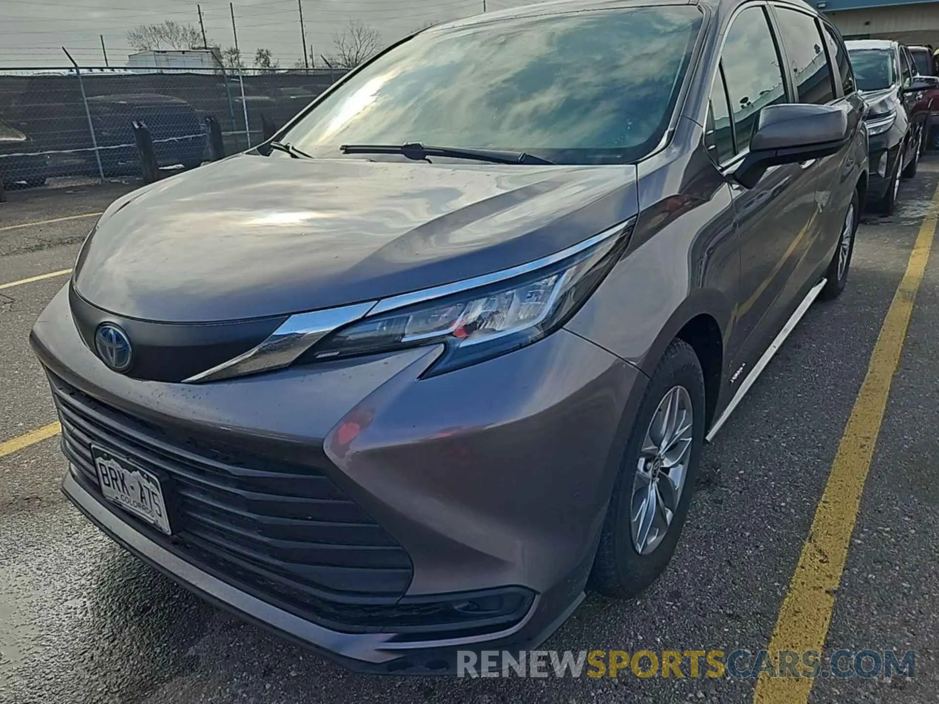 6 Photograph of a damaged car 5TDKSKFC9MS013526 TOYOTA SIENNA 2021