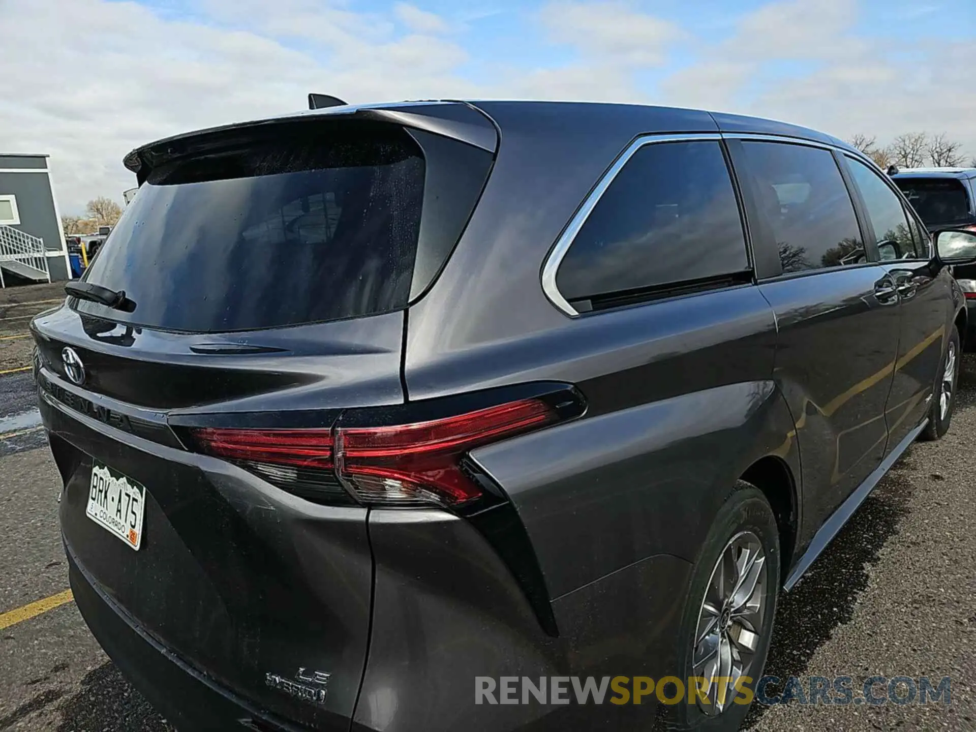 8 Photograph of a damaged car 5TDKSKFC9MS013526 TOYOTA SIENNA 2021