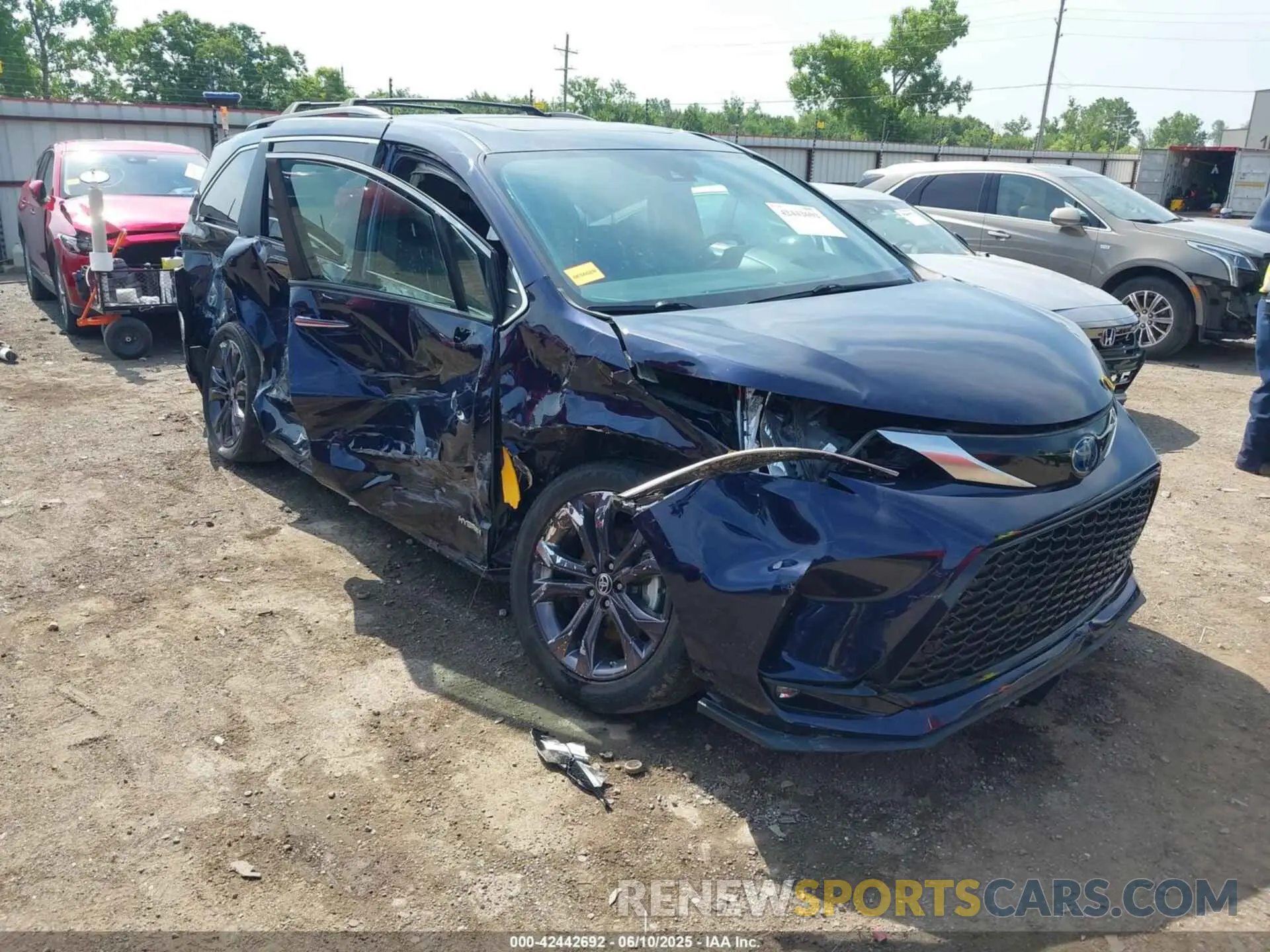 1 Photograph of a damaged car 5TDXRKEC3MS016036 TOYOTA SIENNA 2021