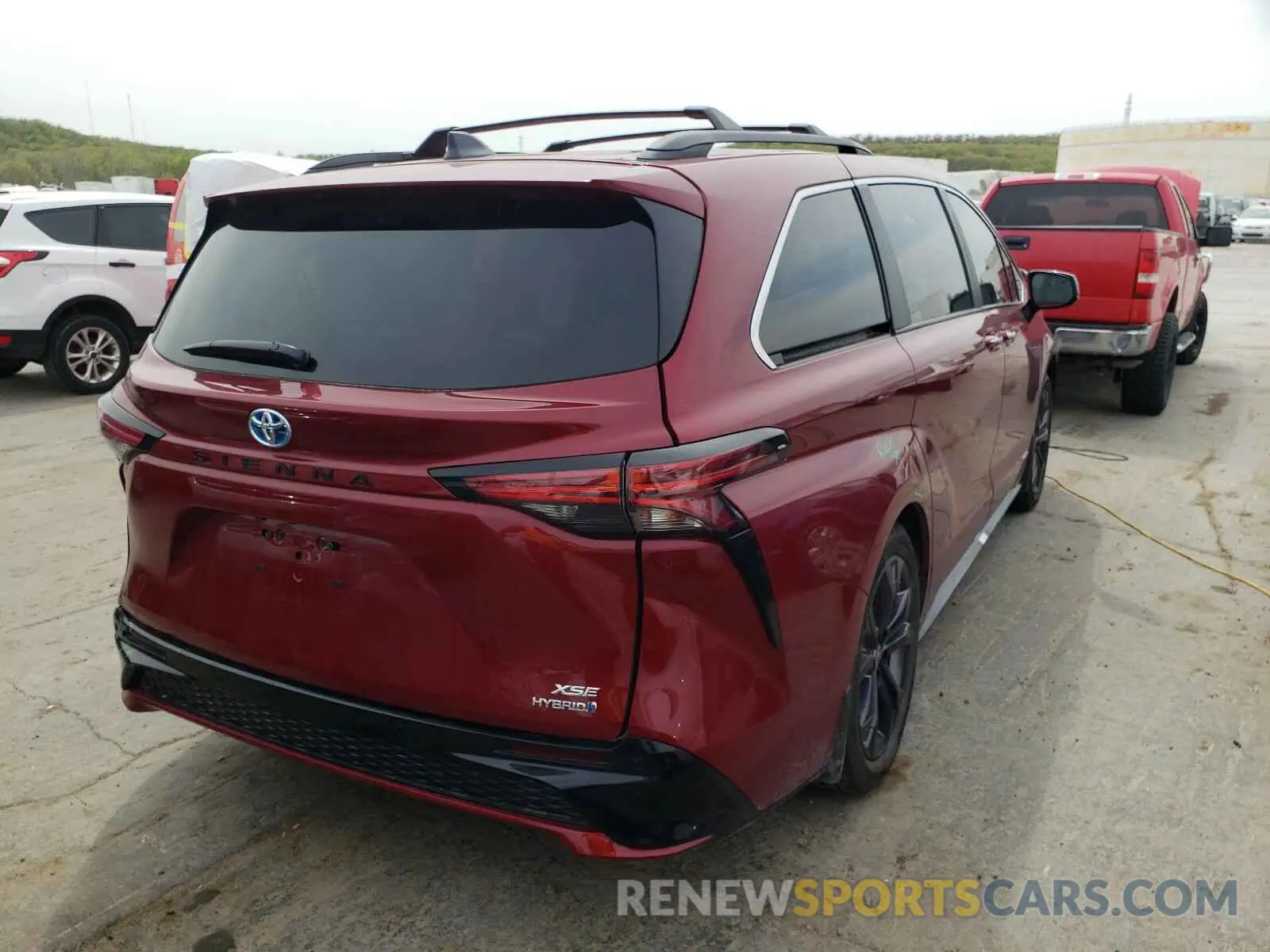 4 Photograph of a damaged car 5TDXRKEC5MS007886 TOYOTA SIENNA 2021