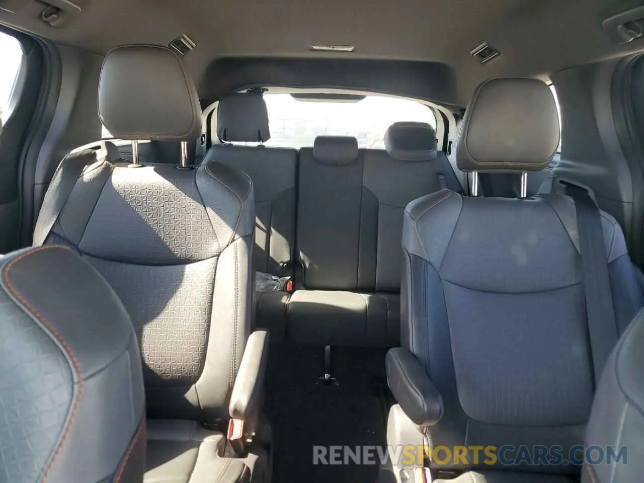 10 Photograph of a damaged car 5TDXSKFC3MS012992 TOYOTA SIENNA 2021