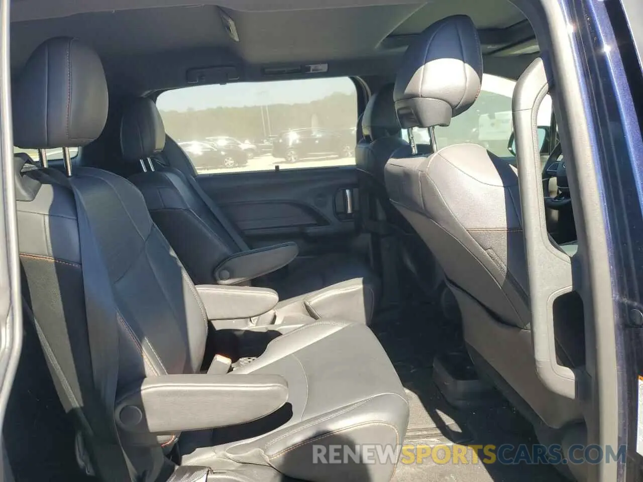11 Photograph of a damaged car 5TDXSKFC3MS012992 TOYOTA SIENNA 2021