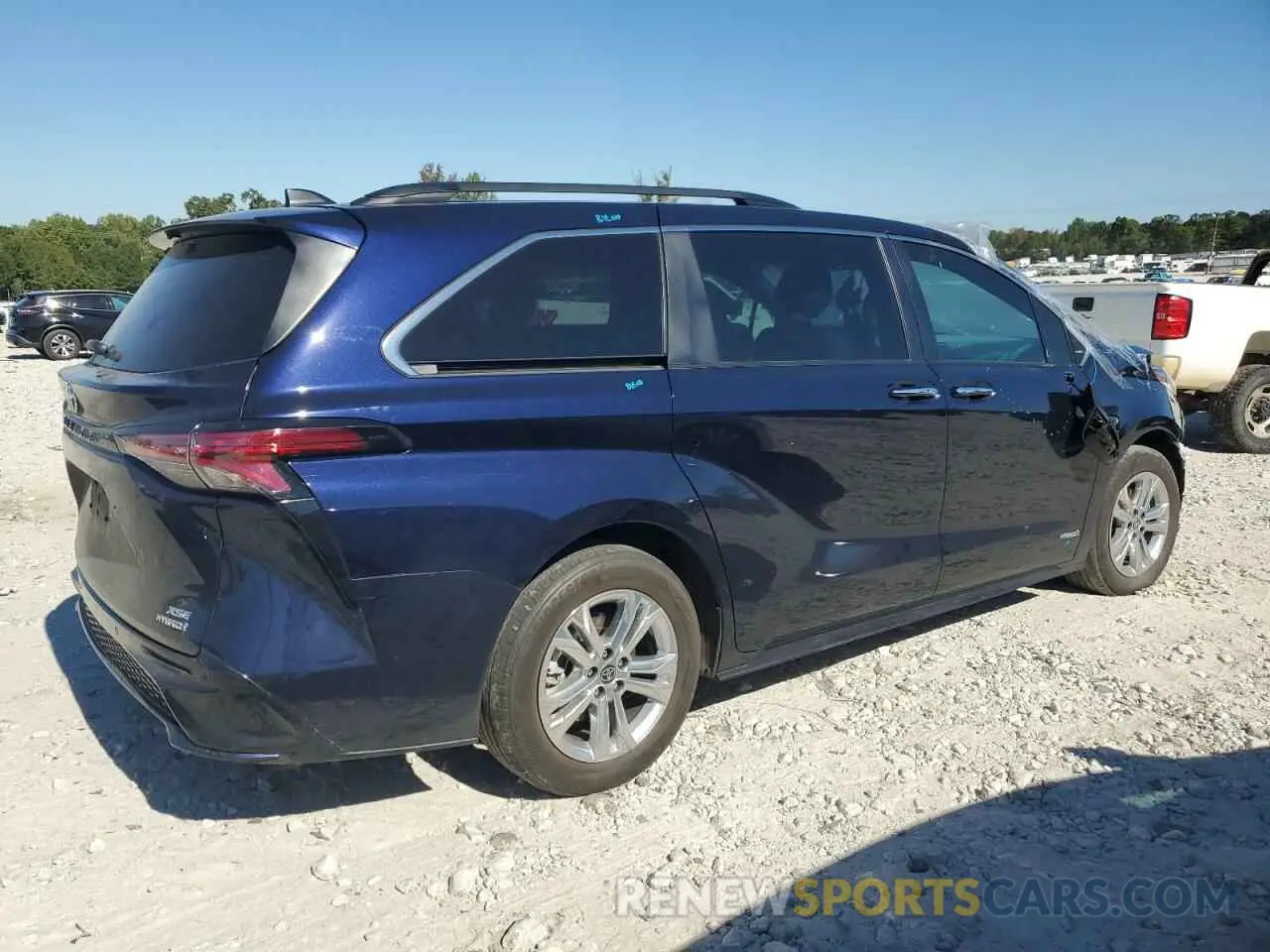 3 Photograph of a damaged car 5TDXSKFC3MS012992 TOYOTA SIENNA 2021