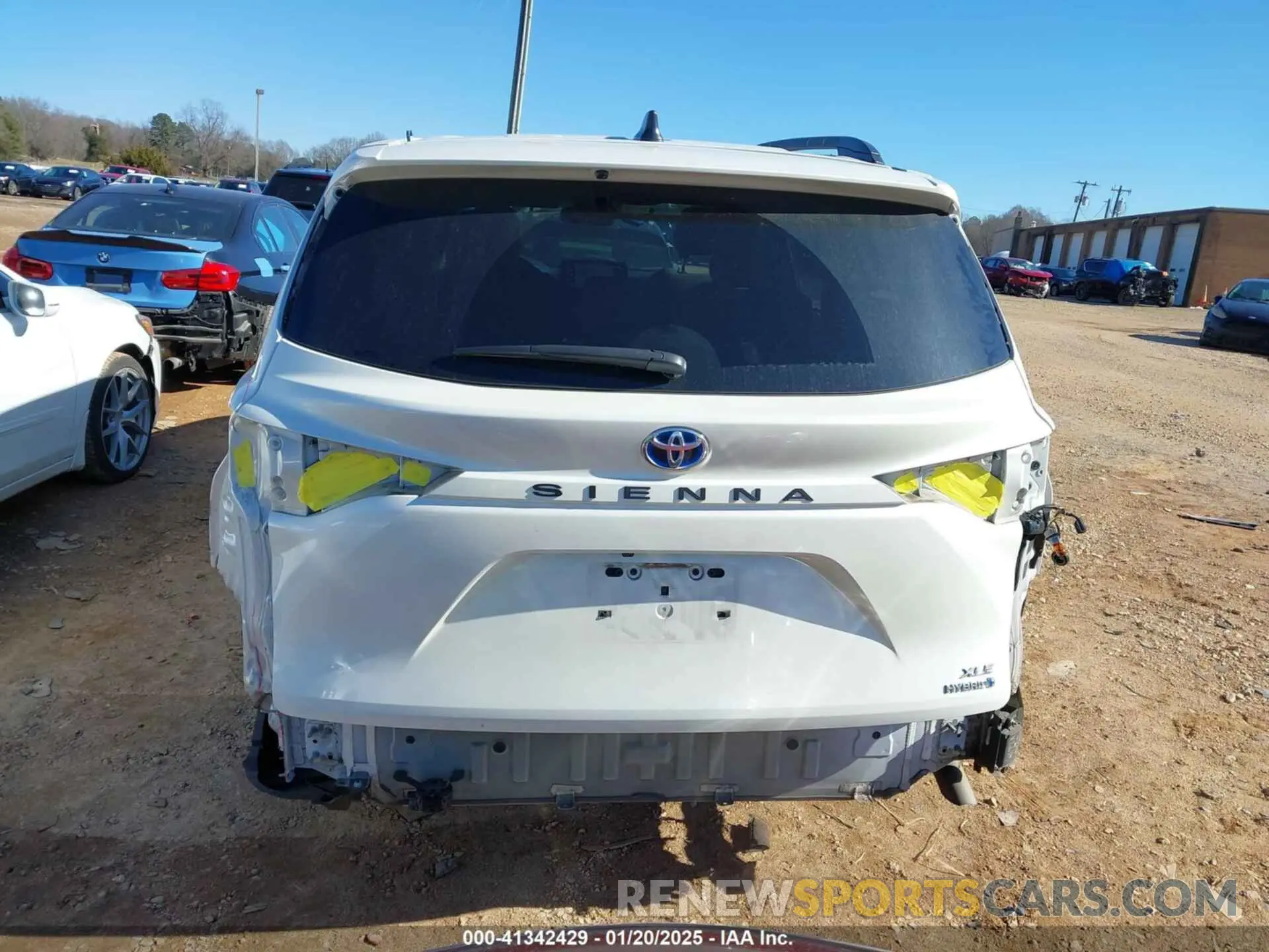17 Photograph of a damaged car 5TDYRKEC0MS040377 TOYOTA SIENNA 2021