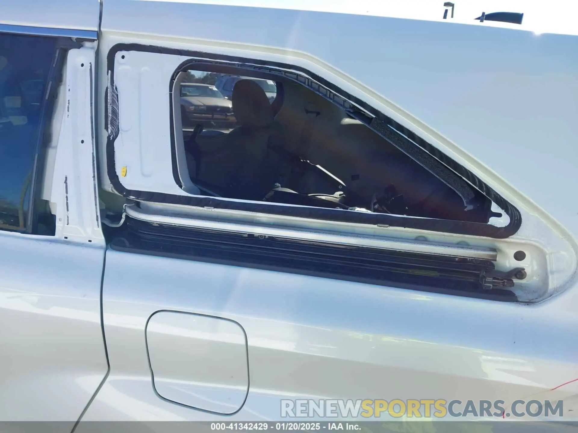 19 Photograph of a damaged car 5TDYRKEC0MS040377 TOYOTA SIENNA 2021