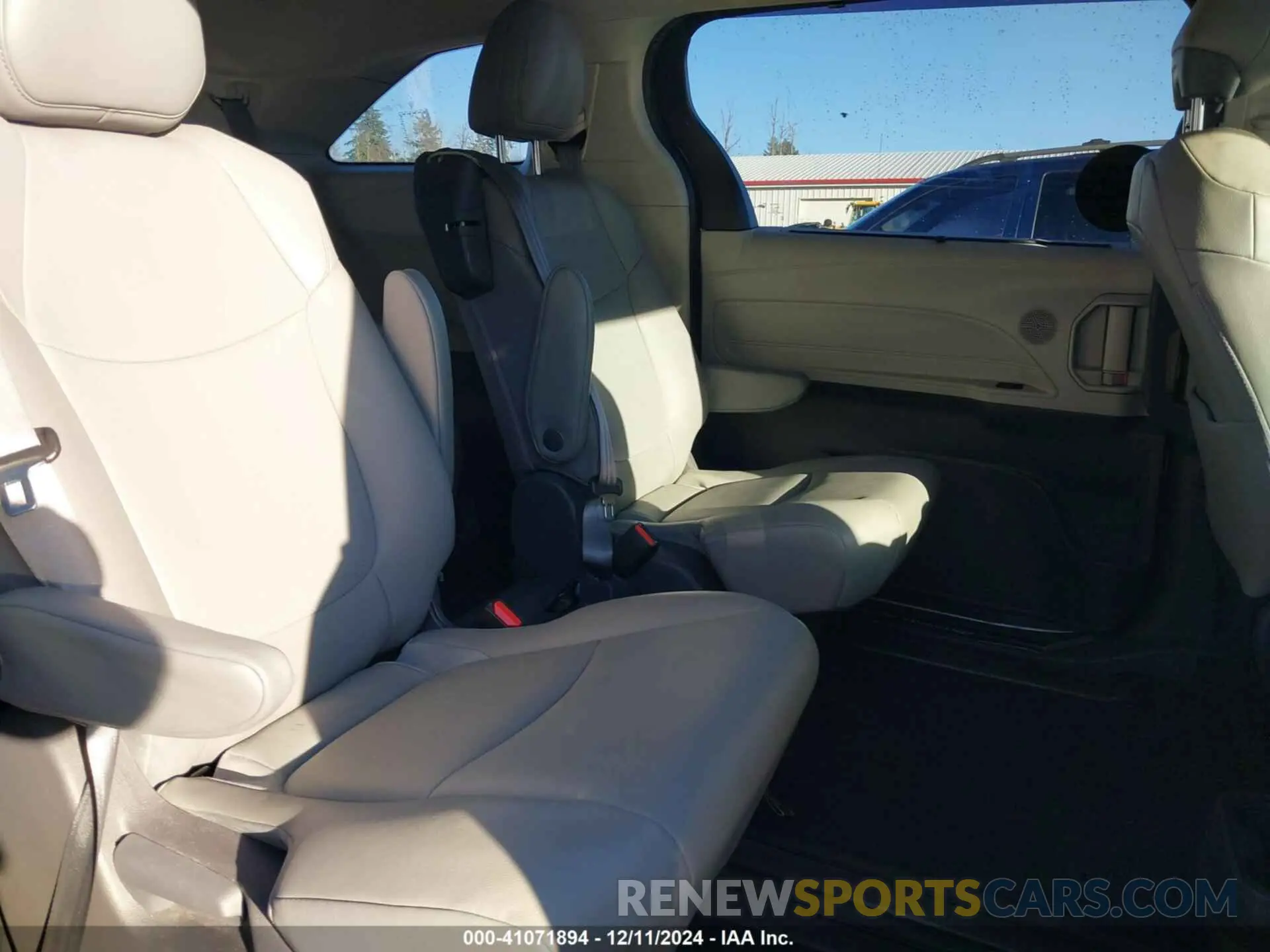 8 Photograph of a damaged car 5TDYRKEC1MS009316 TOYOTA SIENNA 2021