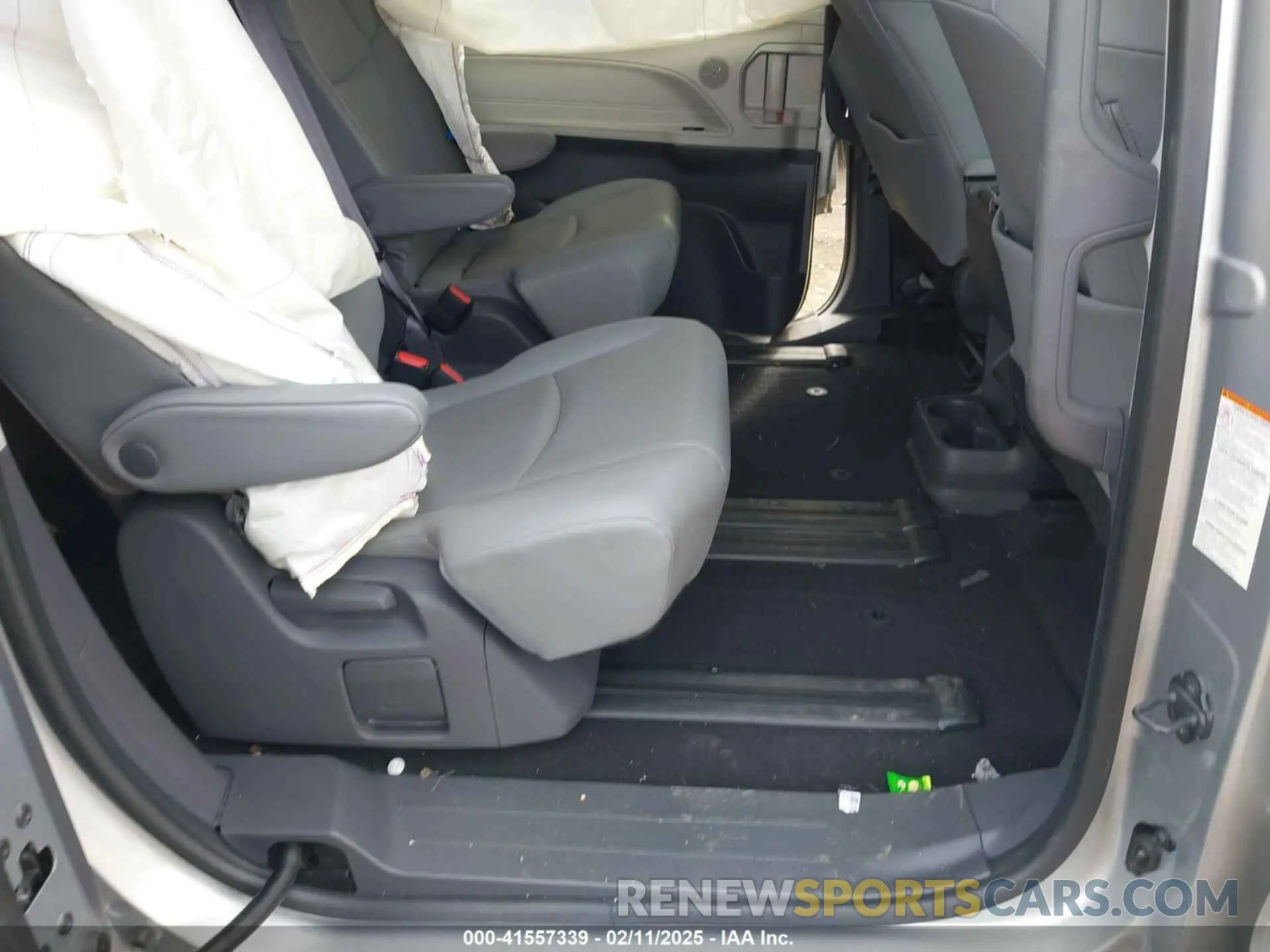 8 Photograph of a damaged car 5TDYRKEC1MS068172 TOYOTA SIENNA 2021