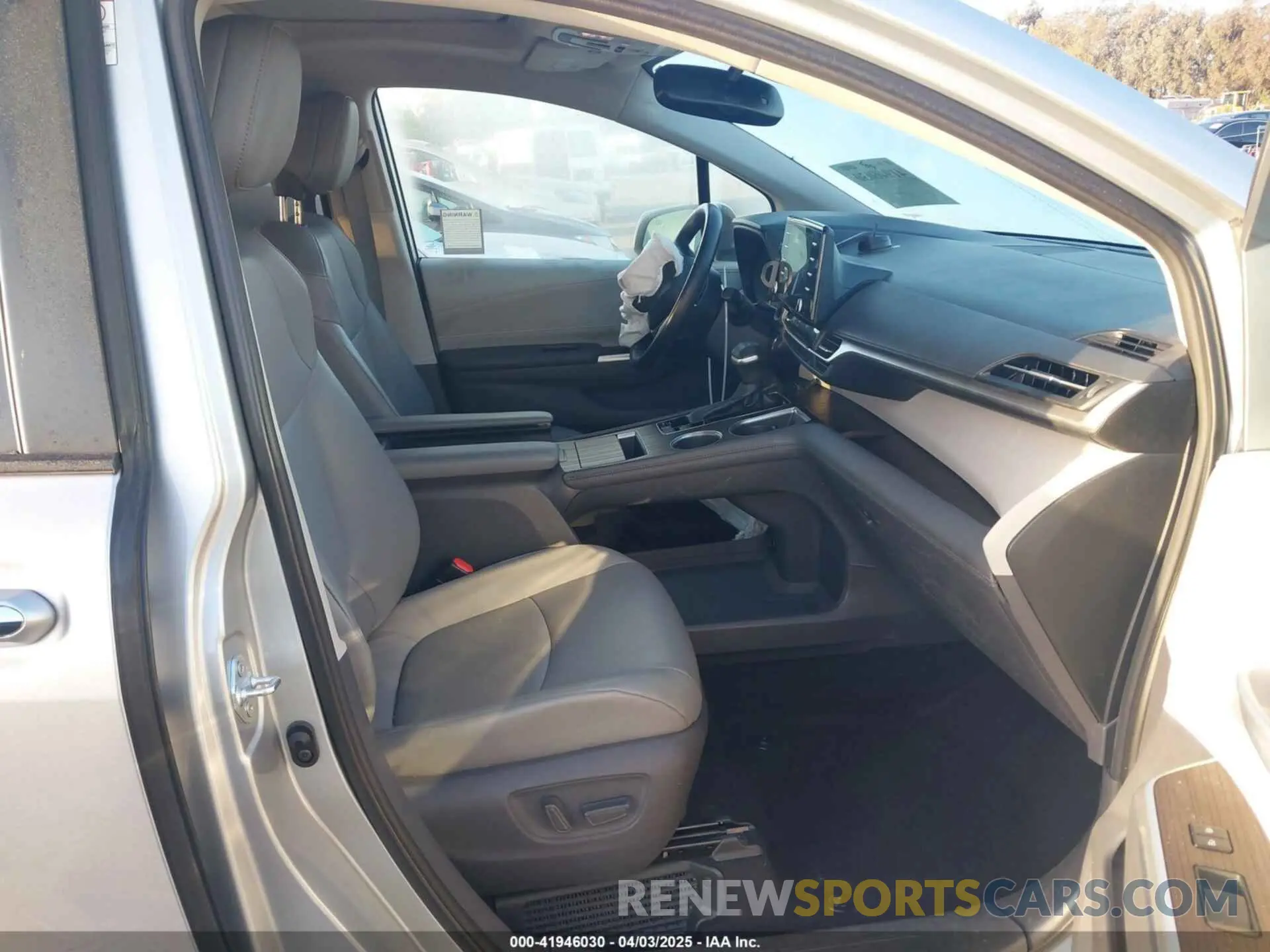 5 Photograph of a damaged car 5TDYRKEC2MS074448 TOYOTA SIENNA 2021