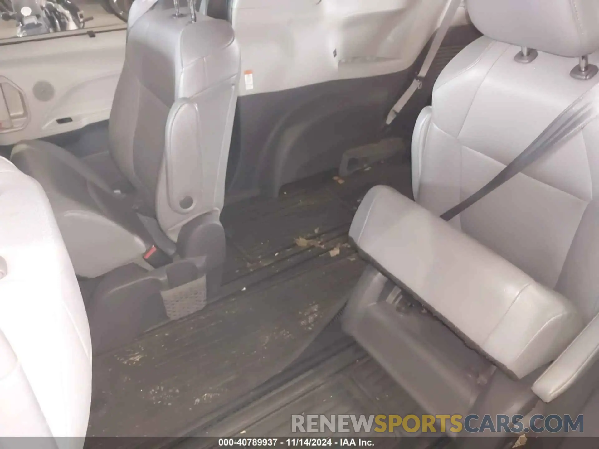 8 Photograph of a damaged car 5TDYRKEC4MS012470 TOYOTA SIENNA 2021
