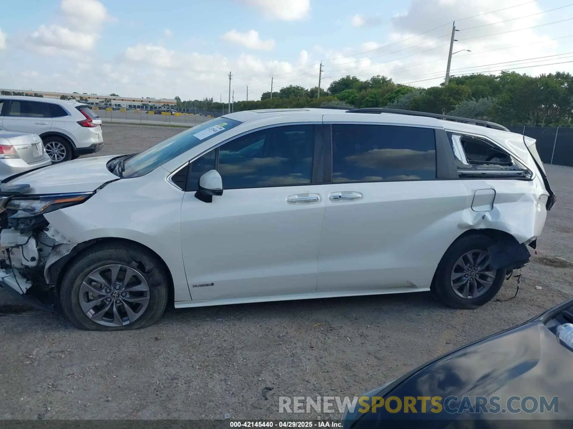 15 Photograph of a damaged car 5TDYRKEC7MS017968 TOYOTA SIENNA 2021