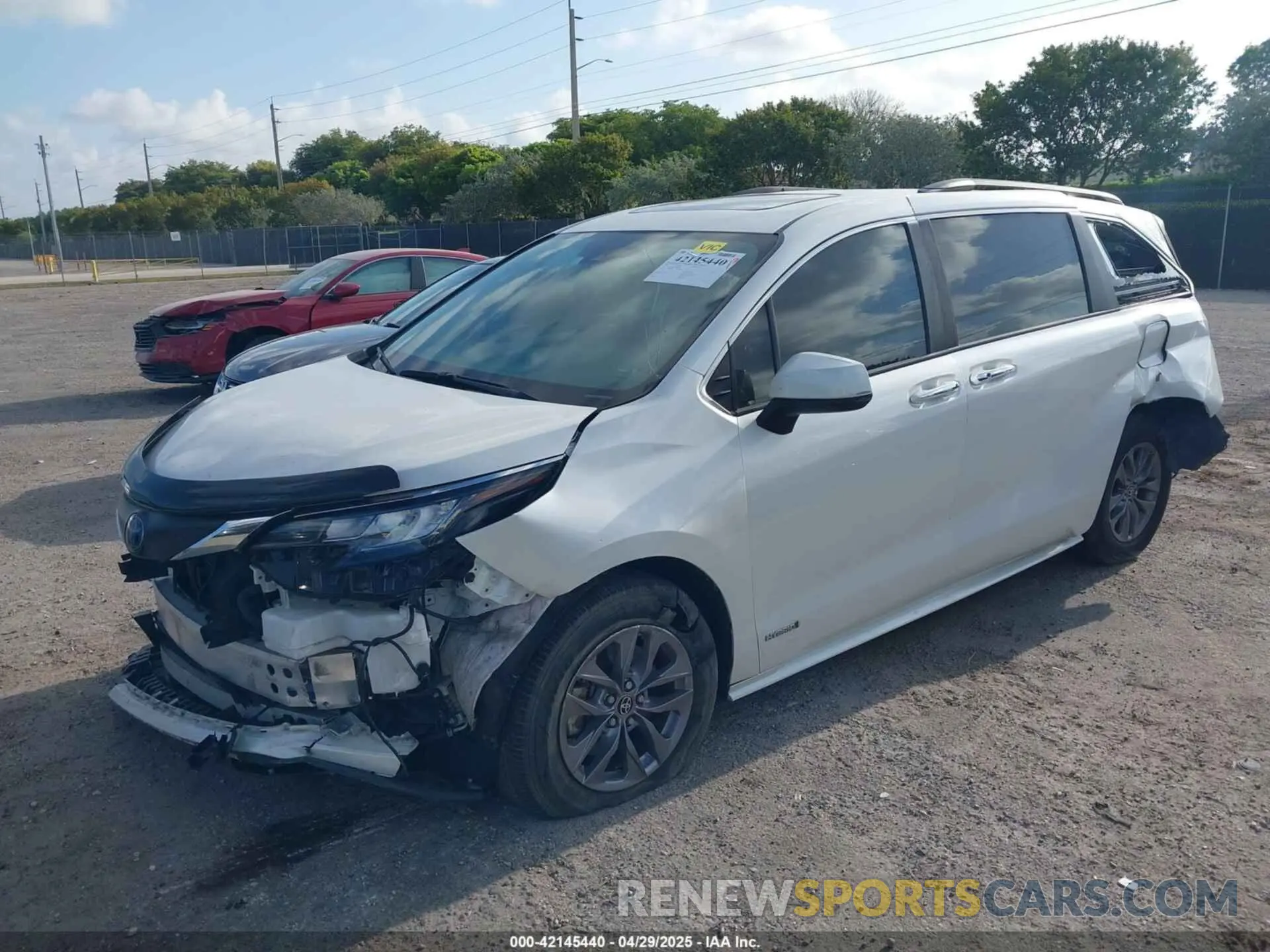 2 Photograph of a damaged car 5TDYRKEC7MS017968 TOYOTA SIENNA 2021