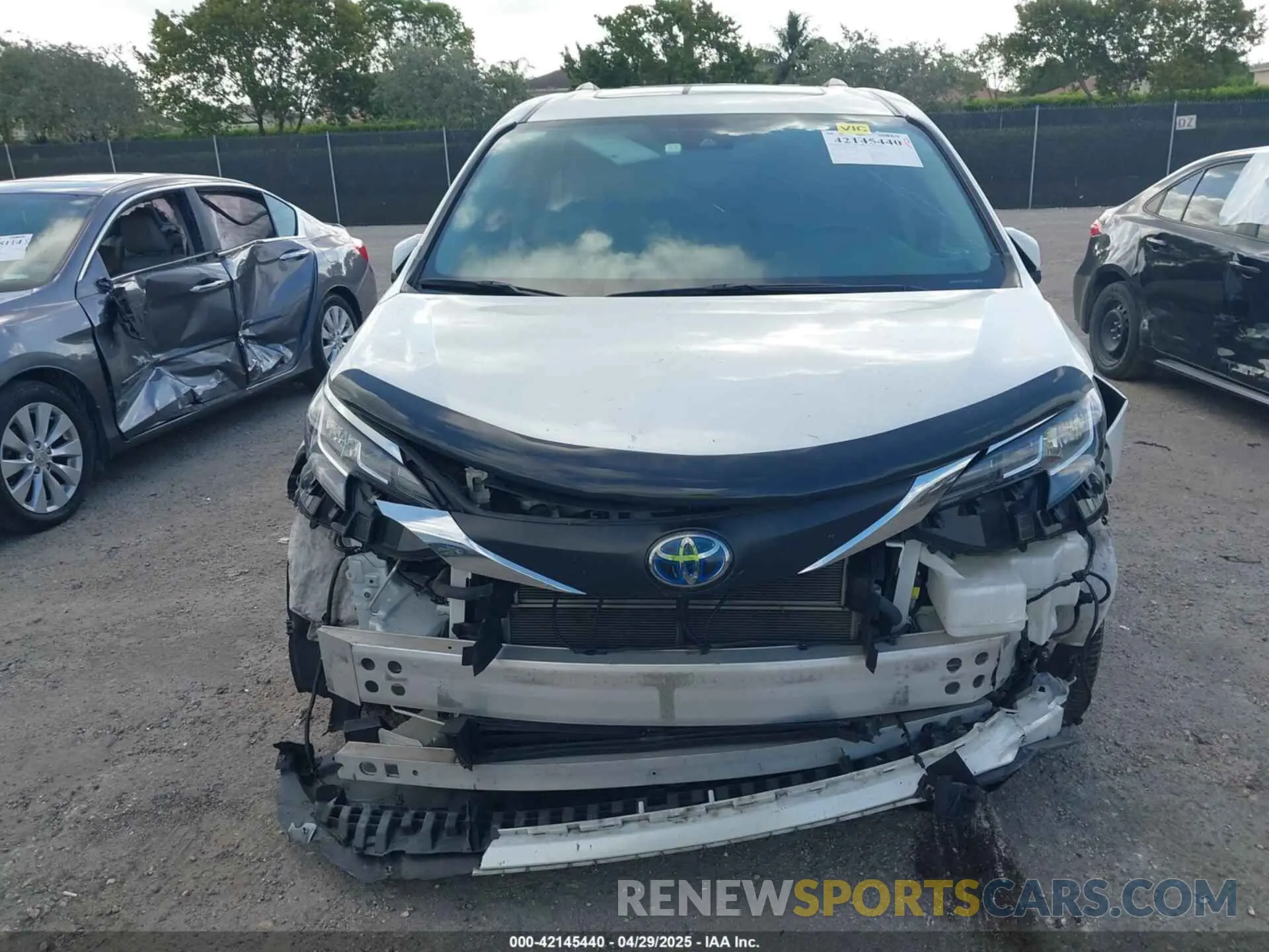 6 Photograph of a damaged car 5TDYRKEC7MS017968 TOYOTA SIENNA 2021