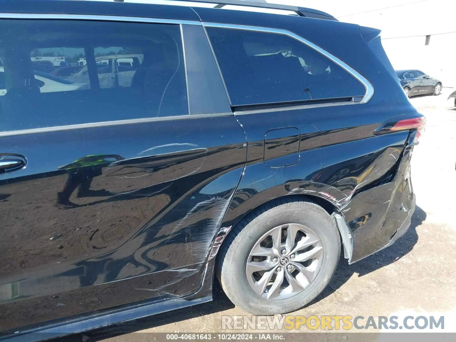 19 Photograph of a damaged car 5TDYRKEC8MS036982 TOYOTA SIENNA 2021