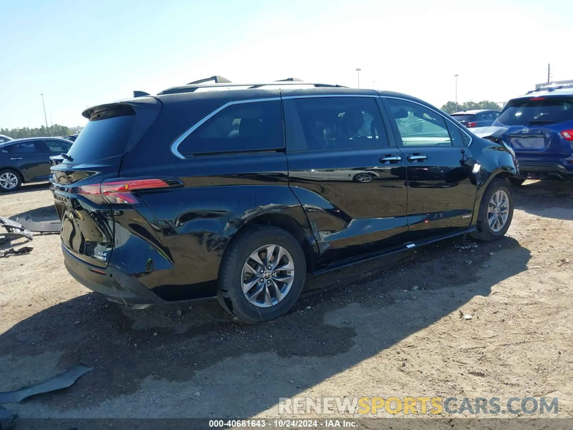 4 Photograph of a damaged car 5TDYRKEC8MS036982 TOYOTA SIENNA 2021
