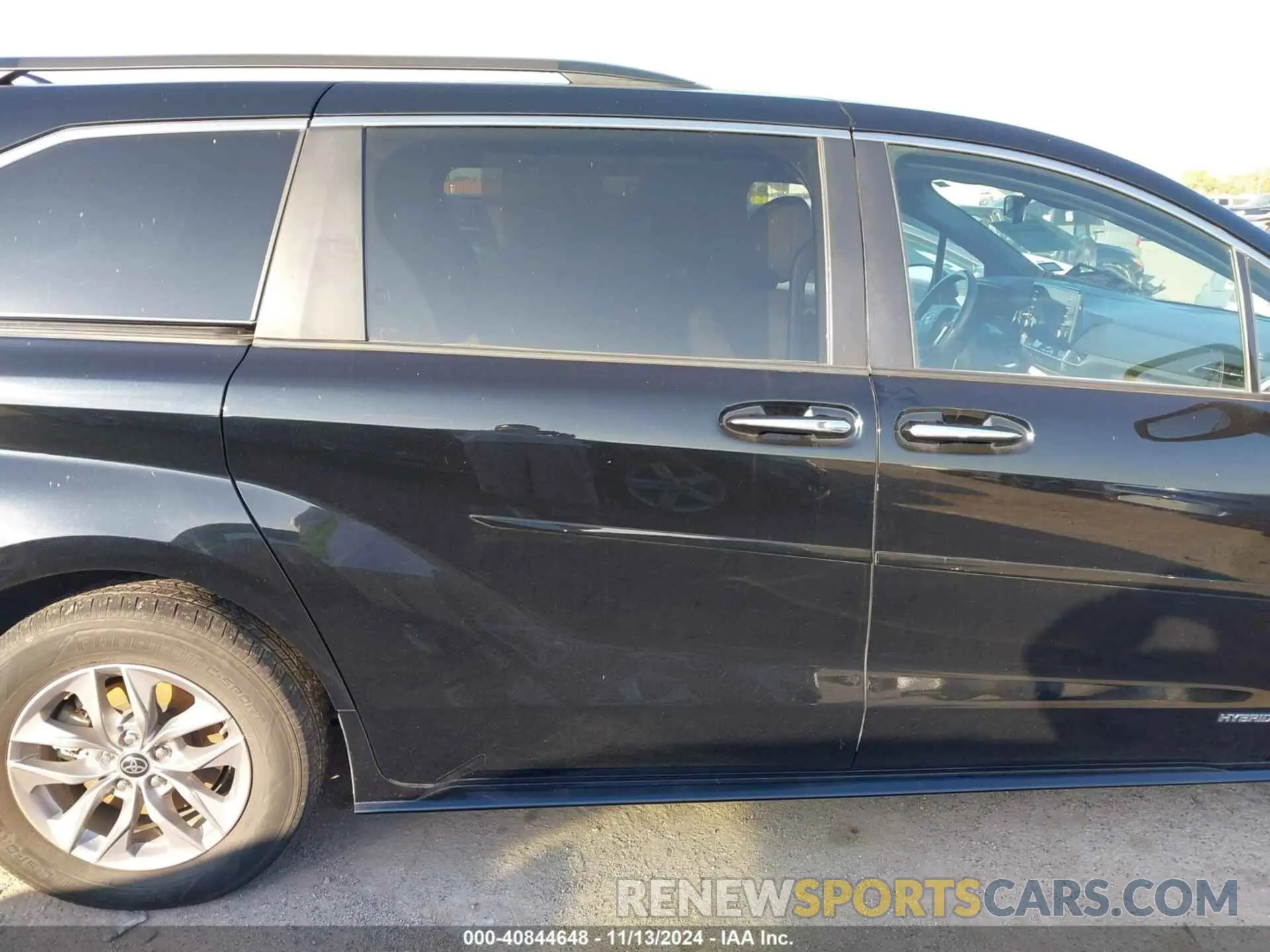 13 Photograph of a damaged car 5TDYRKECXMS068719 TOYOTA SIENNA 2021