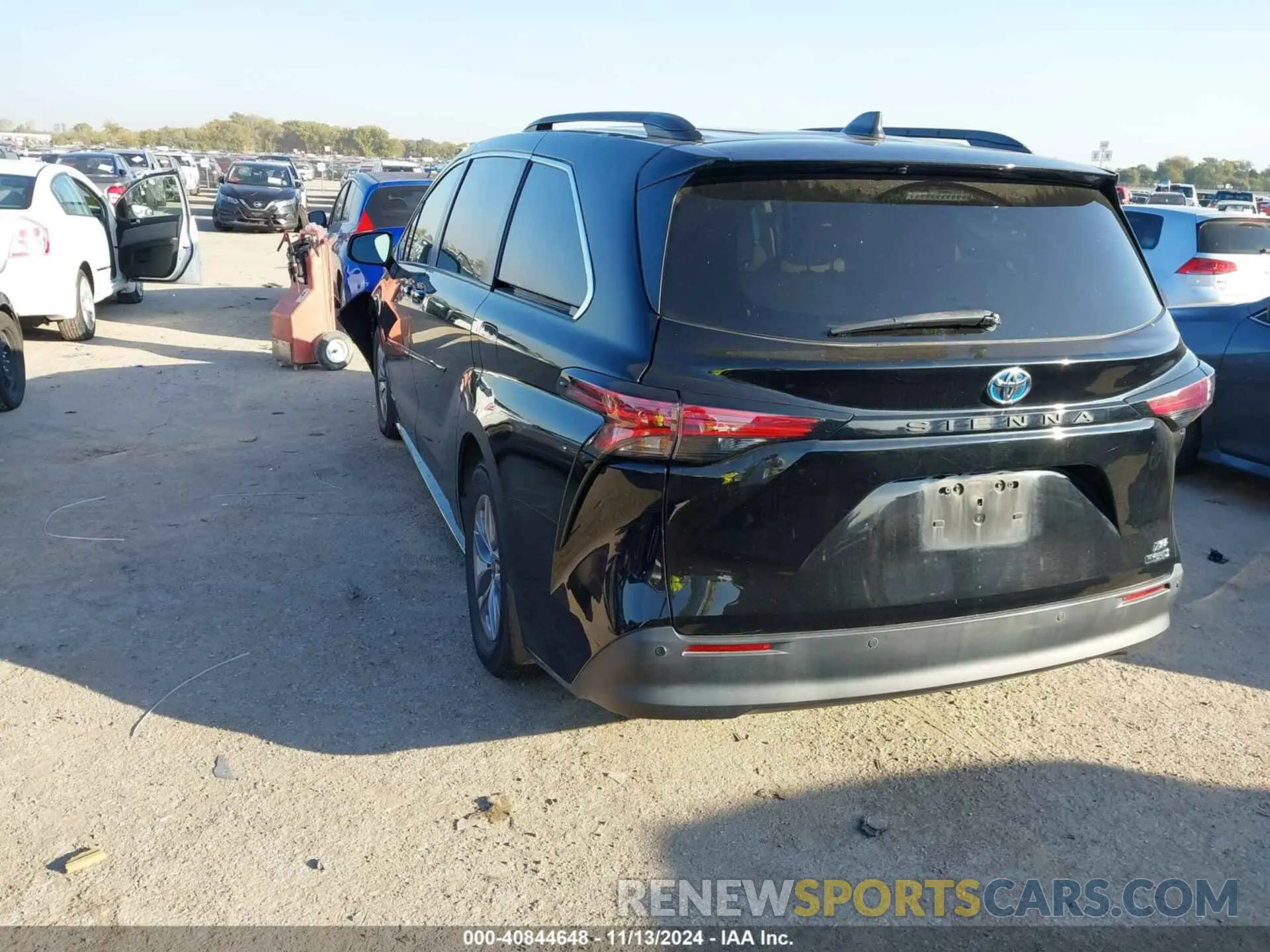 3 Photograph of a damaged car 5TDYRKECXMS068719 TOYOTA SIENNA 2021