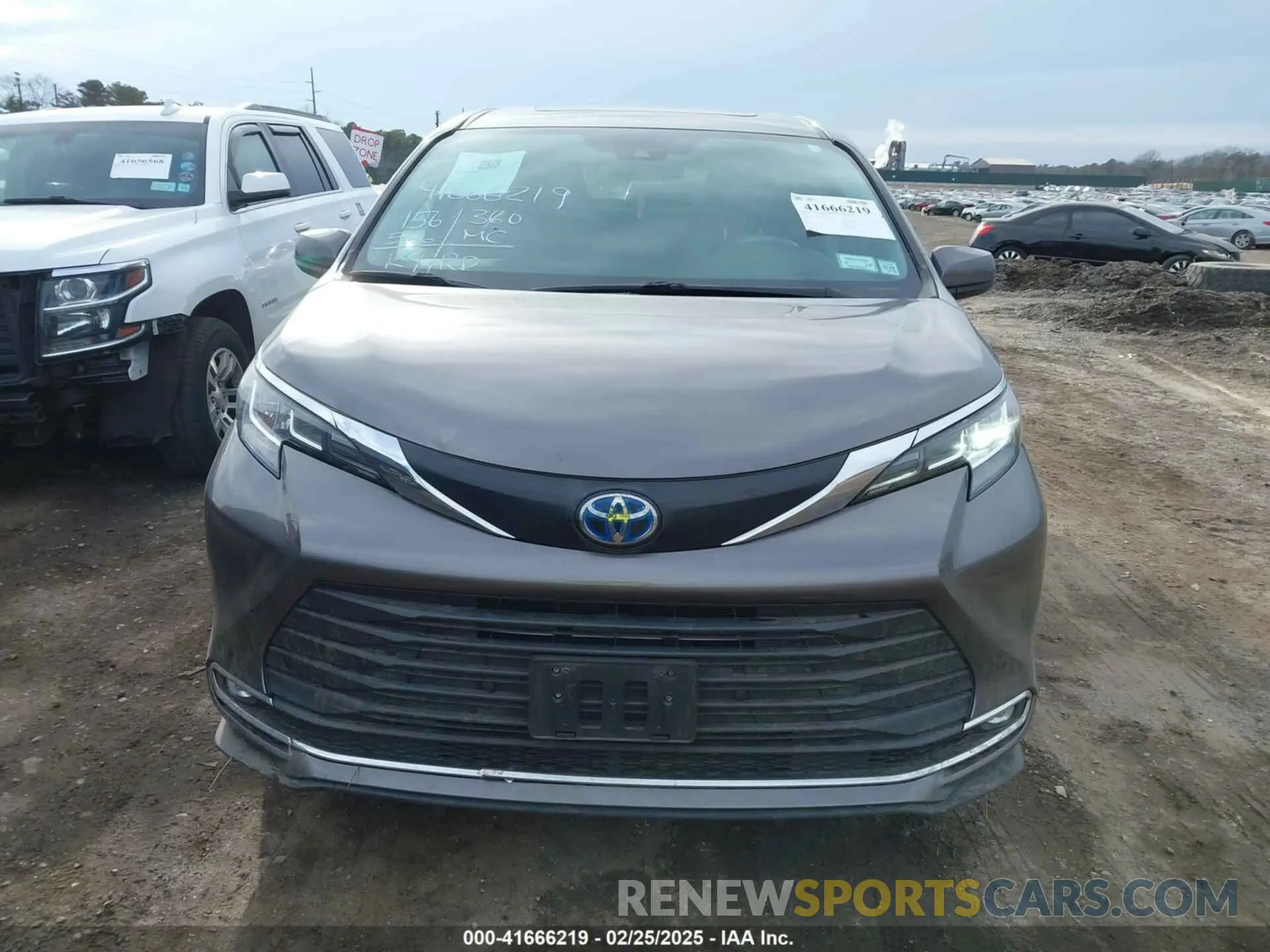 12 Photograph of a damaged car 5TDYSKFC1MS003048 TOYOTA SIENNA 2021