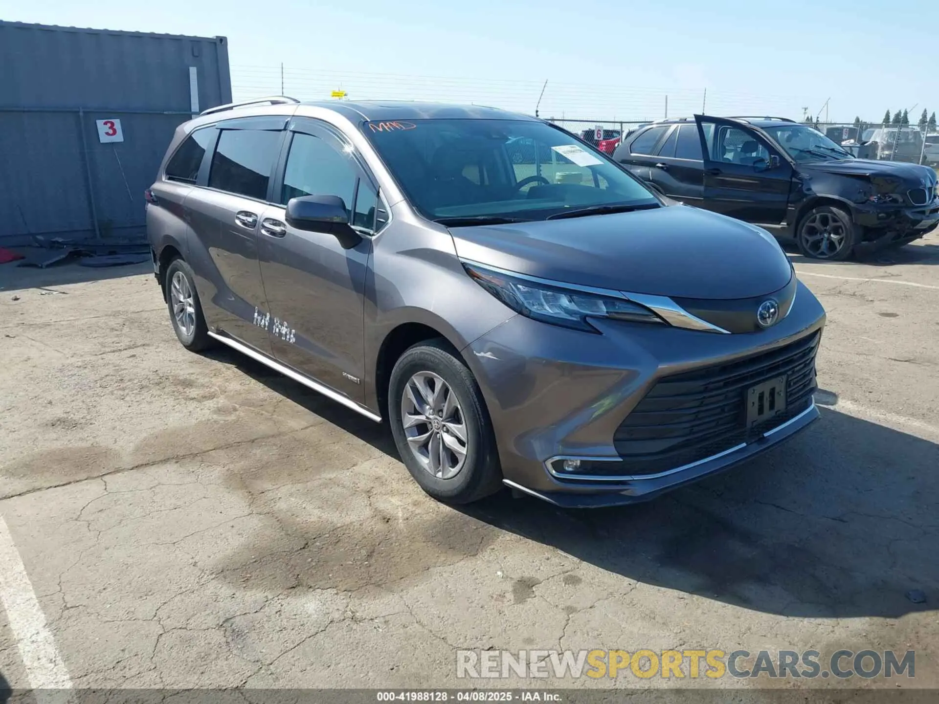 1 Фотография поврежденного автомобиля 5TDYSKFC4MS035573 TOYOTA SIENNA 2021