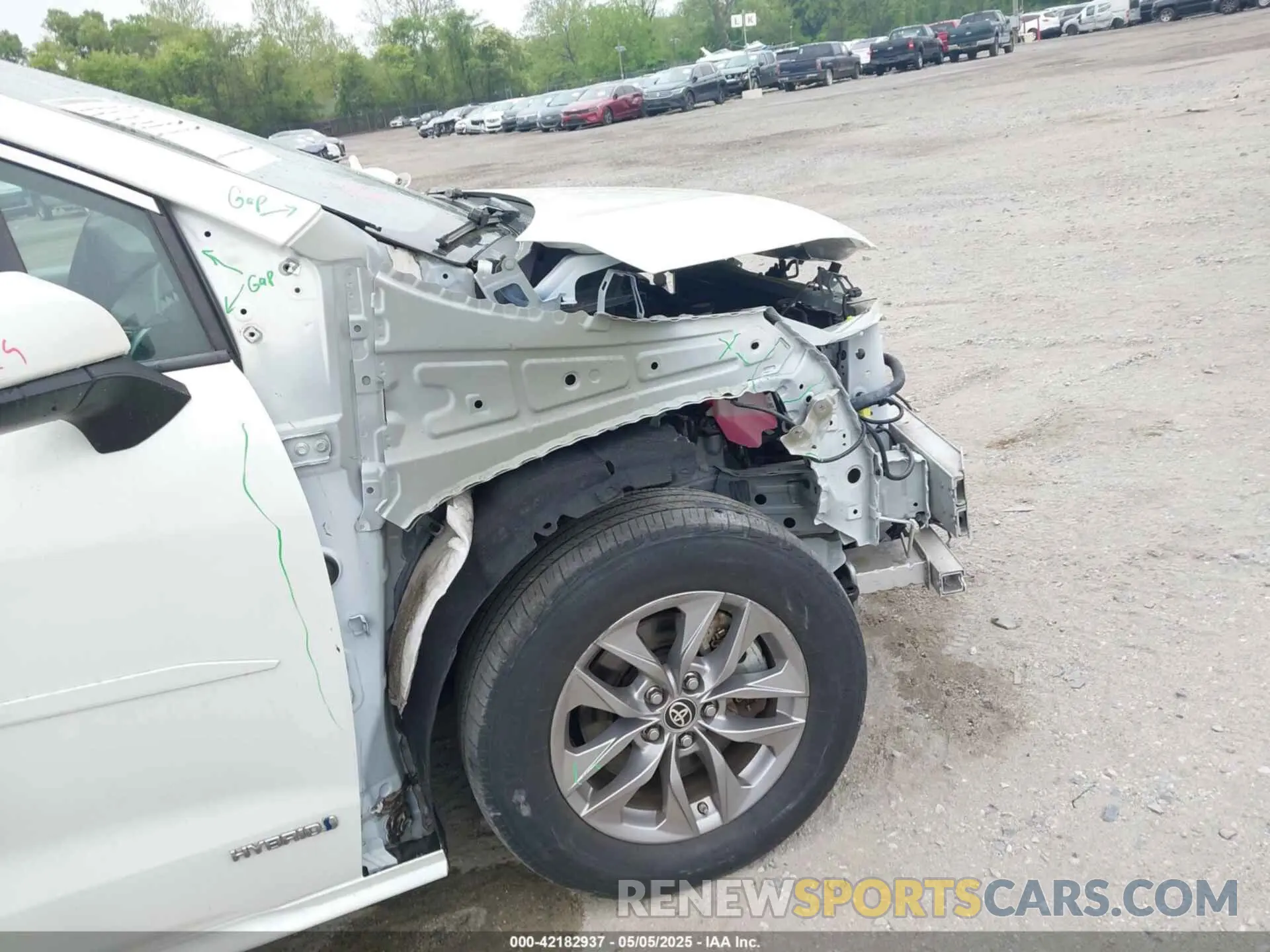 18 Photograph of a damaged car 5TDYSKFC6MS002087 TOYOTA SIENNA 2021