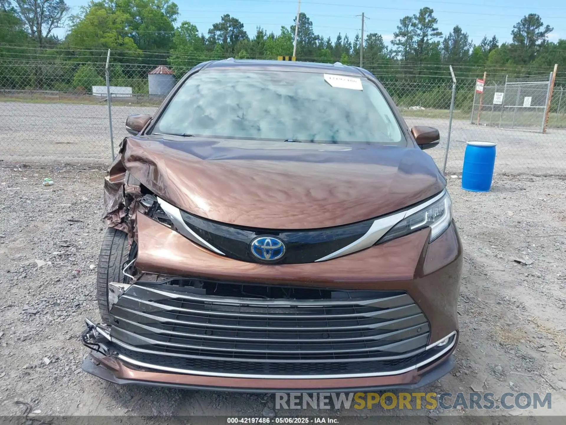 12 Photograph of a damaged car 5TDZRKEC7MS001242 TOYOTA SIENNA 2021