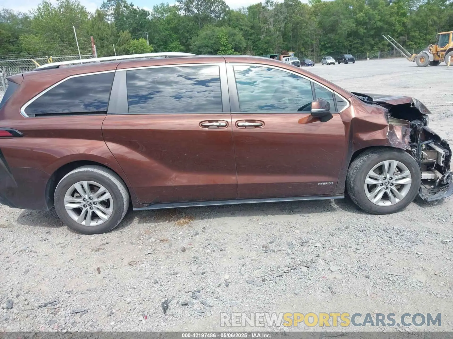 13 Photograph of a damaged car 5TDZRKEC7MS001242 TOYOTA SIENNA 2021