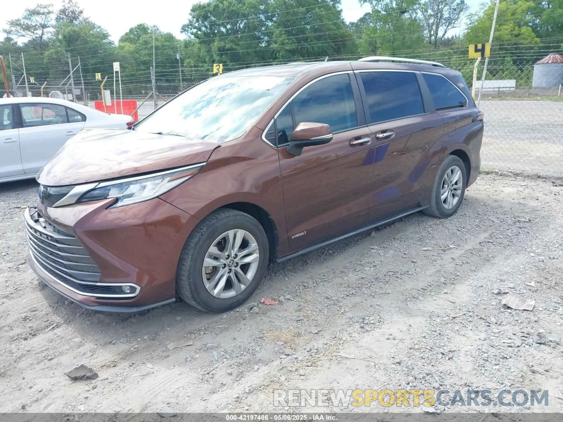 2 Photograph of a damaged car 5TDZRKEC7MS001242 TOYOTA SIENNA 2021